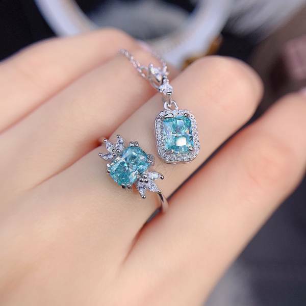 925銀耳墜 經典款高級綠莫桑鑽