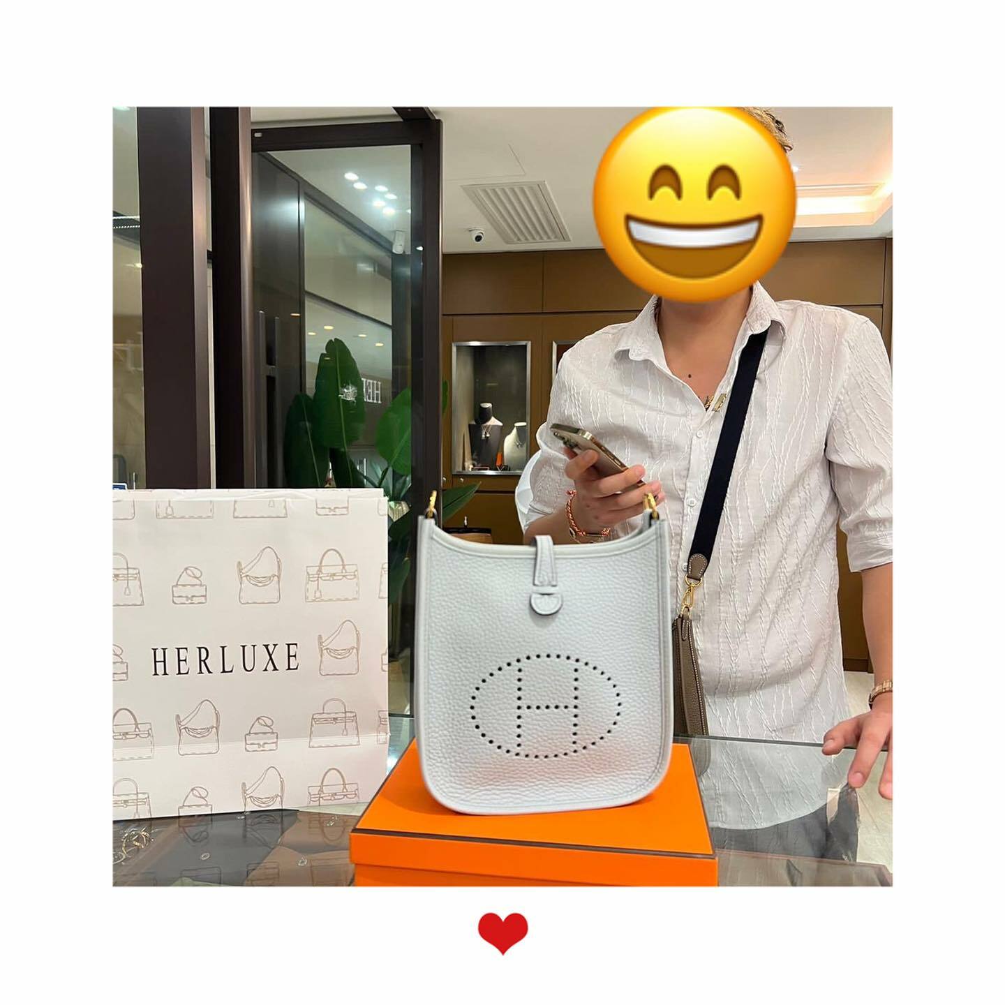 型男先生walk in來shopping🎉 一眼被mini E聖杯藍吸引🤩 非常鐘意❤️ 即刻爽快埋單👍 係送比朋友嘅🎁 相信你朋友收到會好開心😁 多謝你嘅支持與信任🫶