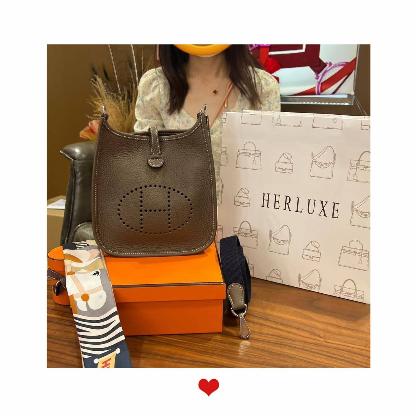 爽快靚靚睇直播火速落單mini E大象銀🐘🔗 配埋Twilly🎀 靚靚一直都有睇HERLUXE直播🎥 今次覺得價錢便宜即刻hold起🫰仲期待下次直播再有心儀貨品💕 多謝你嘅支持與信任🫶