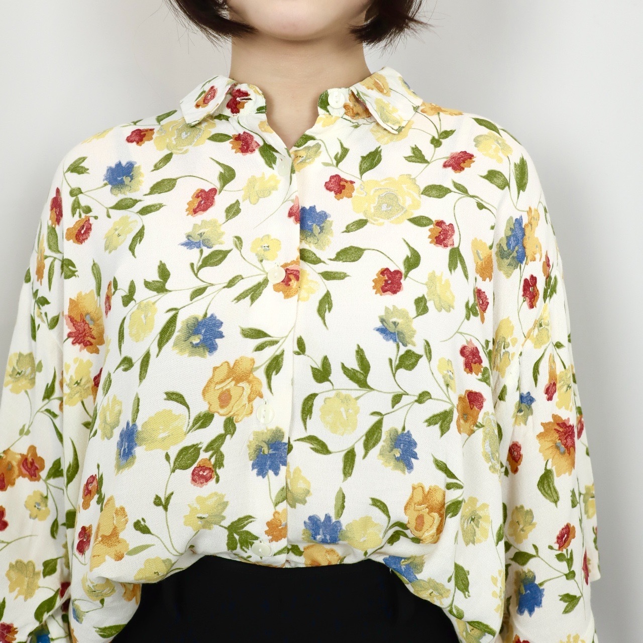 柔和色花卉圖案中袖上衣