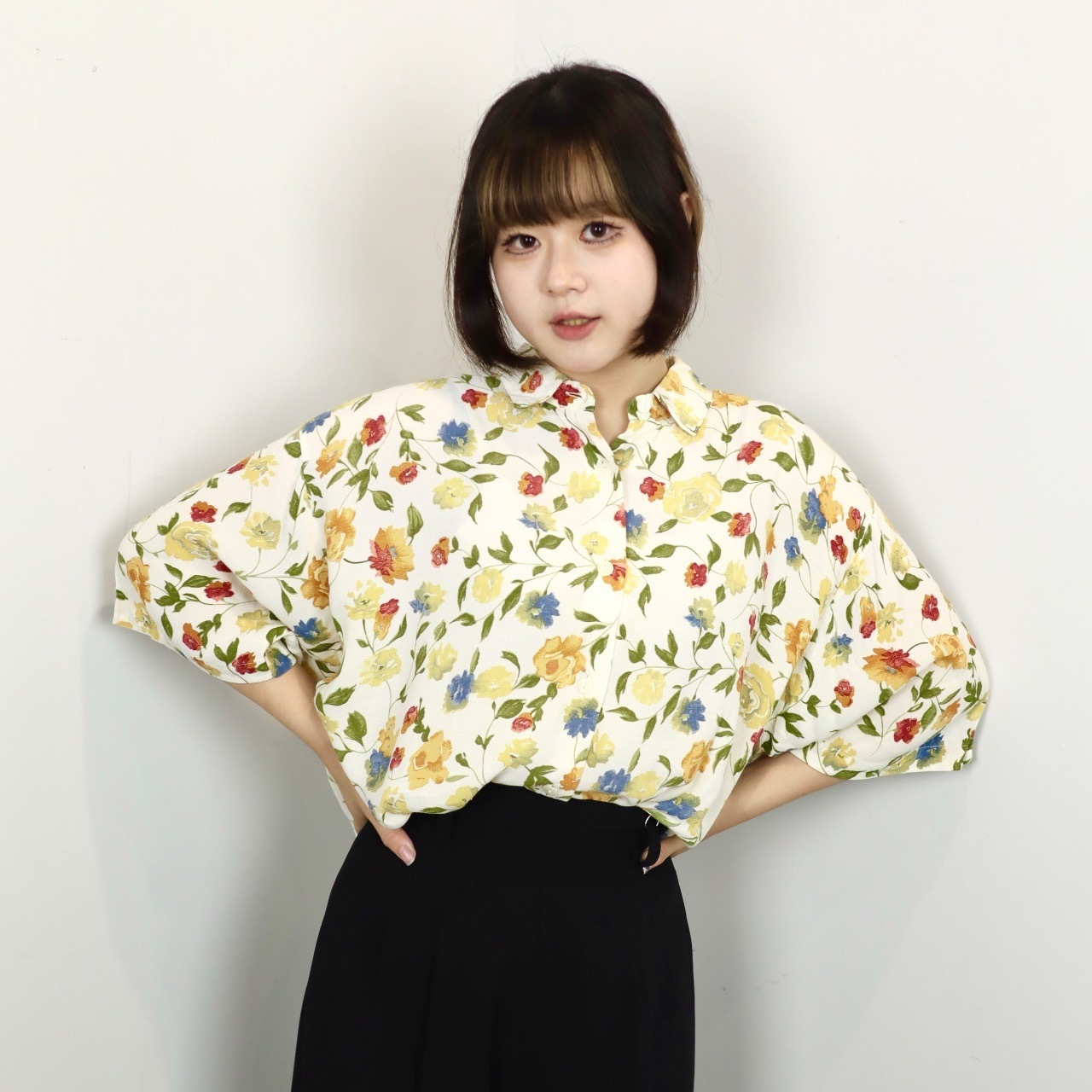 柔和色花卉圖案中袖上衣