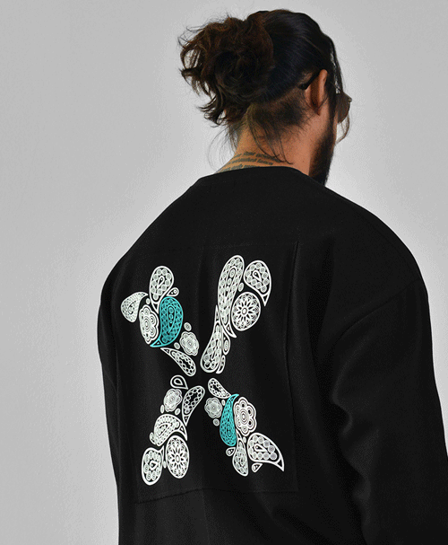 後側佩斯利補丁寬鬆長袖T恤