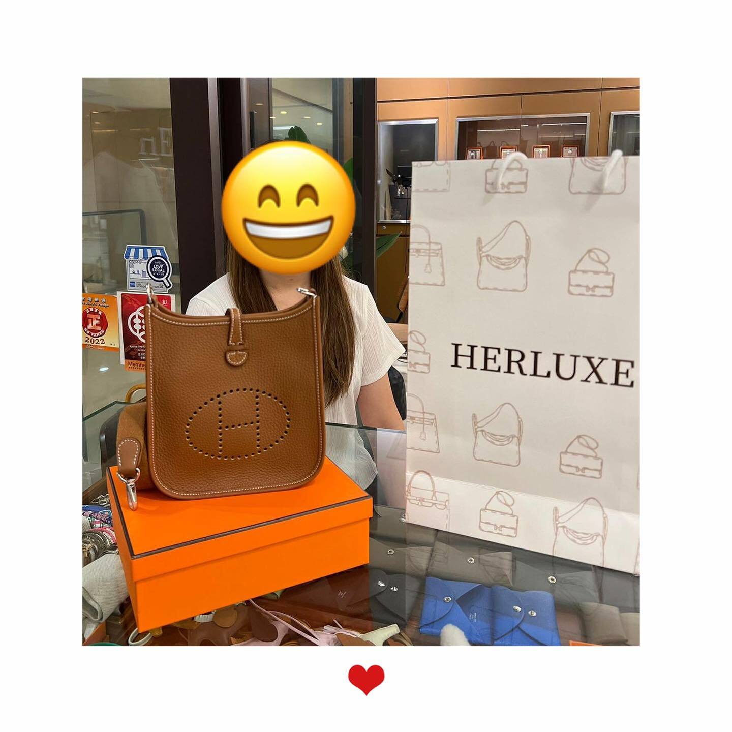 爽快靚靚來pick up直播落單嘅mini E金銀🎉 靚靚大讚HERLUXE訂貨服務快👍🏻 落訂咗幾日就到貨🥰 多謝你嘅支持與信任🫶