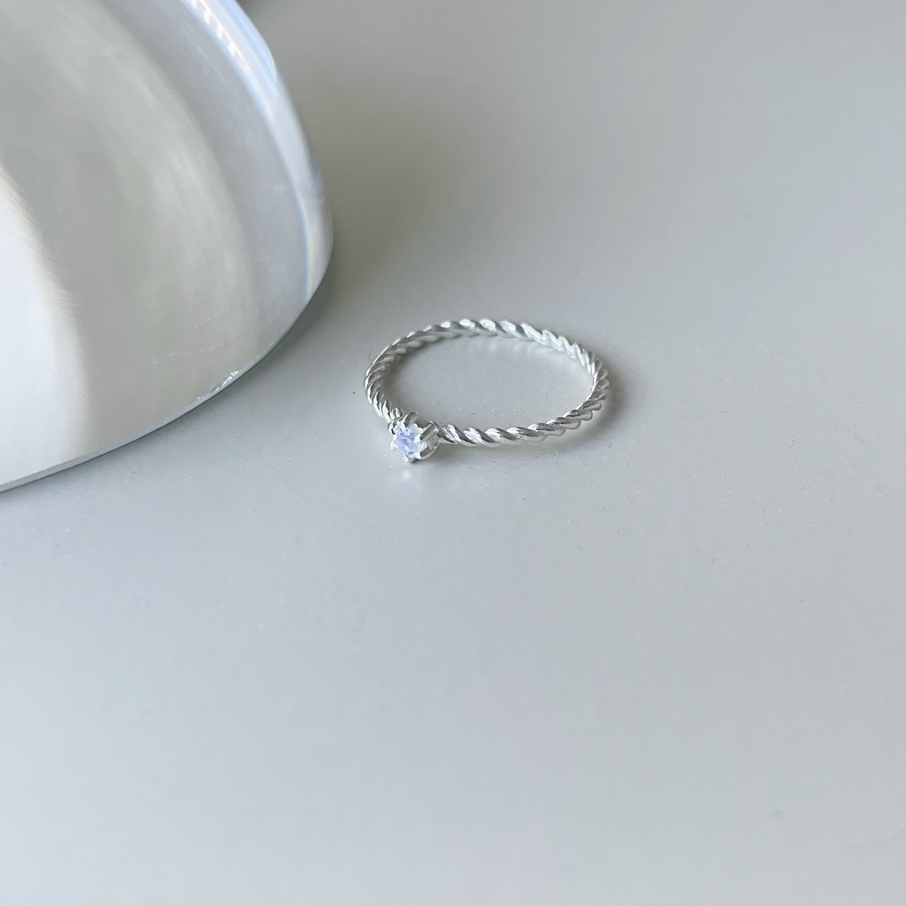 mini六爪月光石麻花戒指