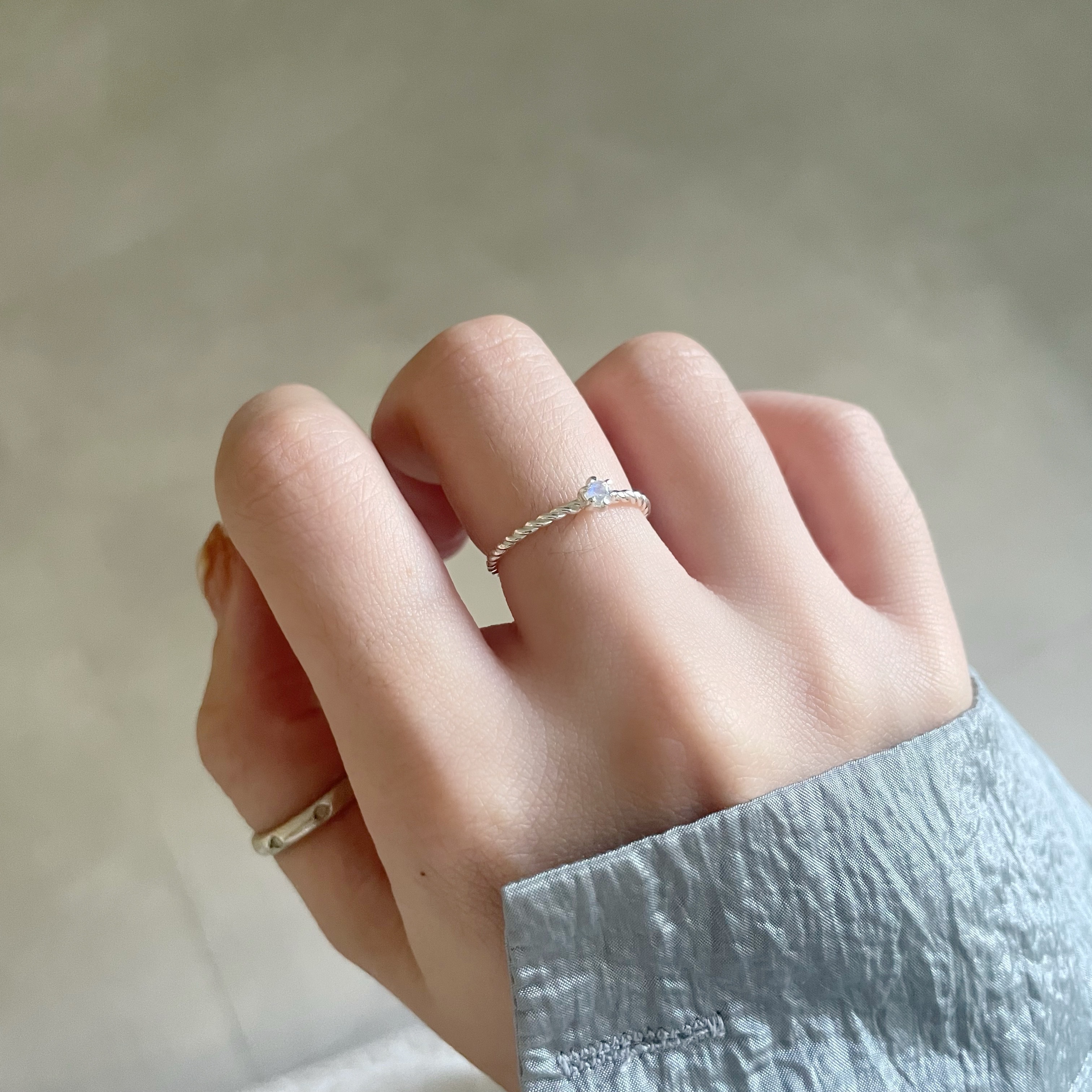 mini六爪月光石麻花戒指