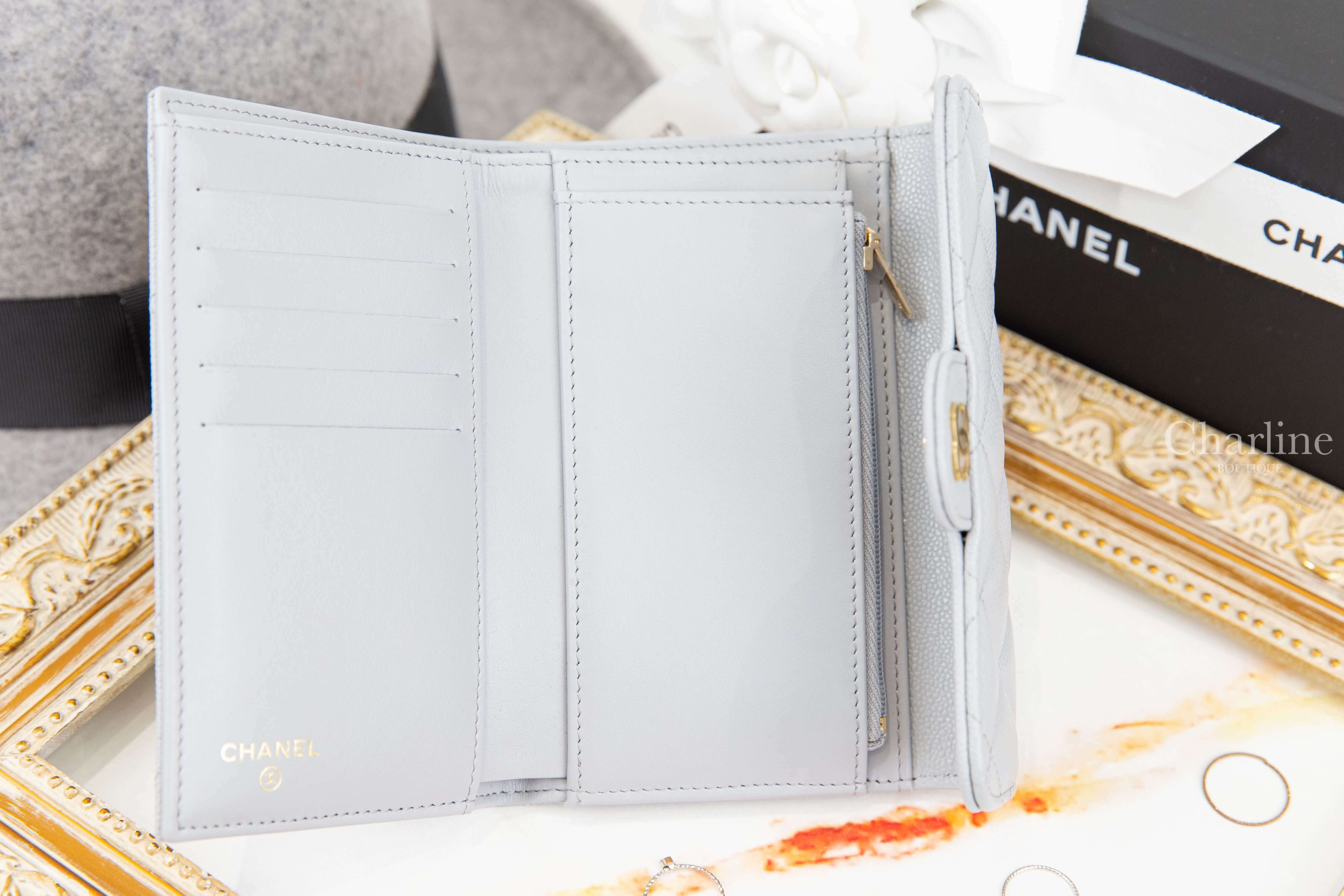Chanel Medium Flap Wallet 灰色金CC荔枝菱格紋前釦式中夾-Charline Boutique 精品代購
