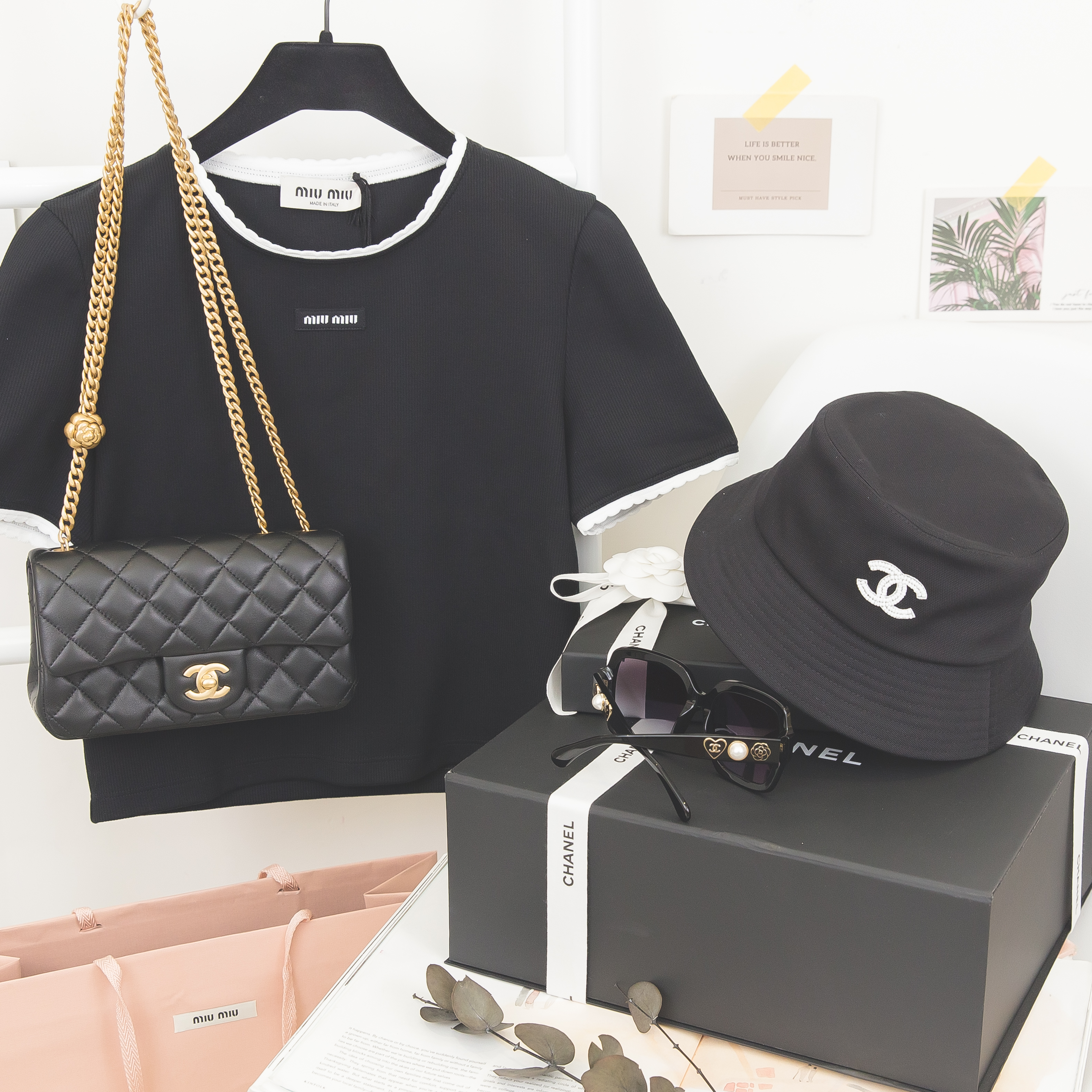 Chanel 黑色方框灰色漸變鏡片側邊山茶花白色珍珠愛心CC太陽眼鏡,Chanel 黑色金CC金色山茶花鍊帶20cm菱格紋手提肩背包,Chanel 黑底白色珠珠CC拼黑紅格紋內裡棉質漁夫帽Charline Boutique 精品代購