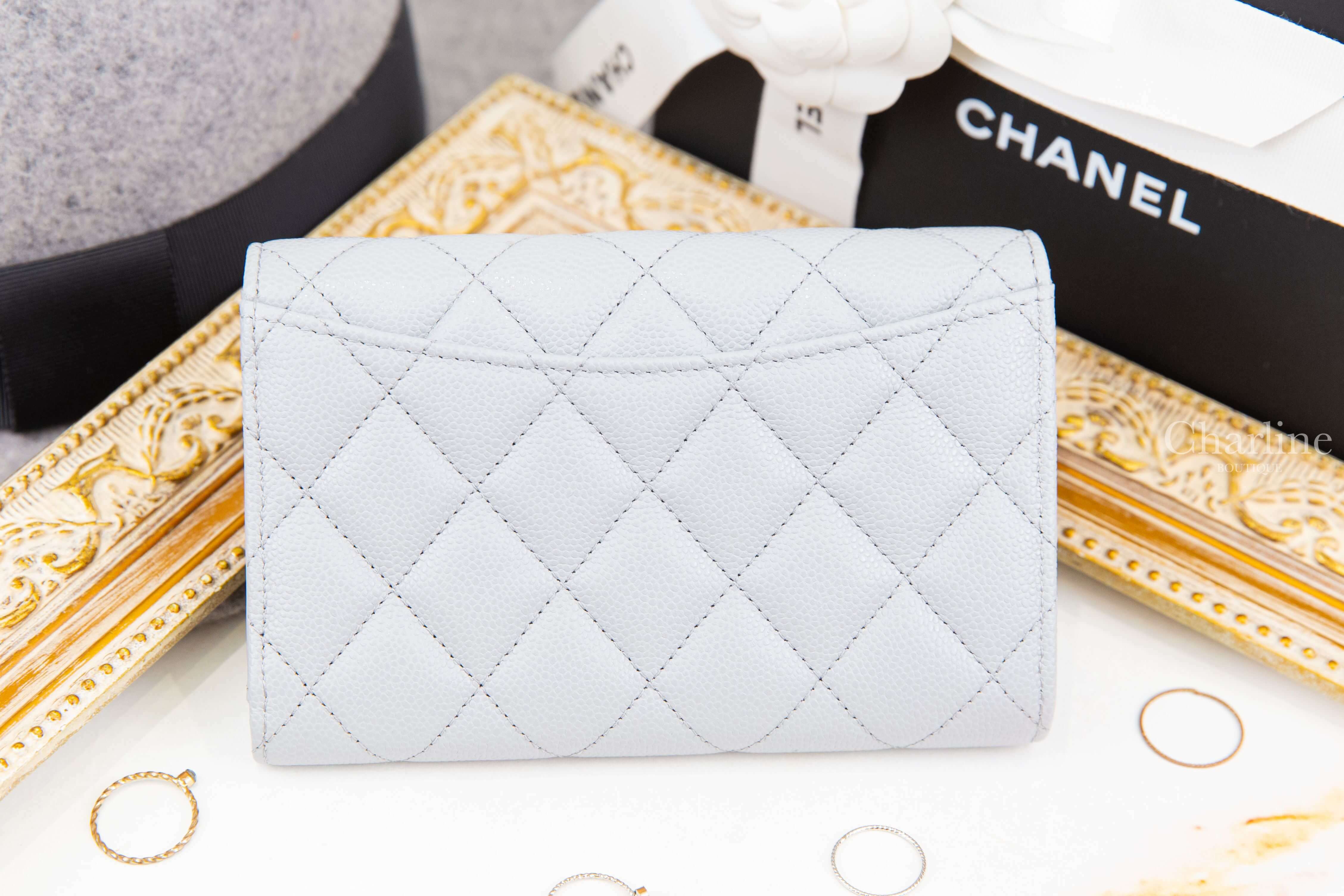 Chanel Medium Flap Wallet 灰色金CC荔枝菱格紋前釦式中夾-Charline Boutique 精品代購