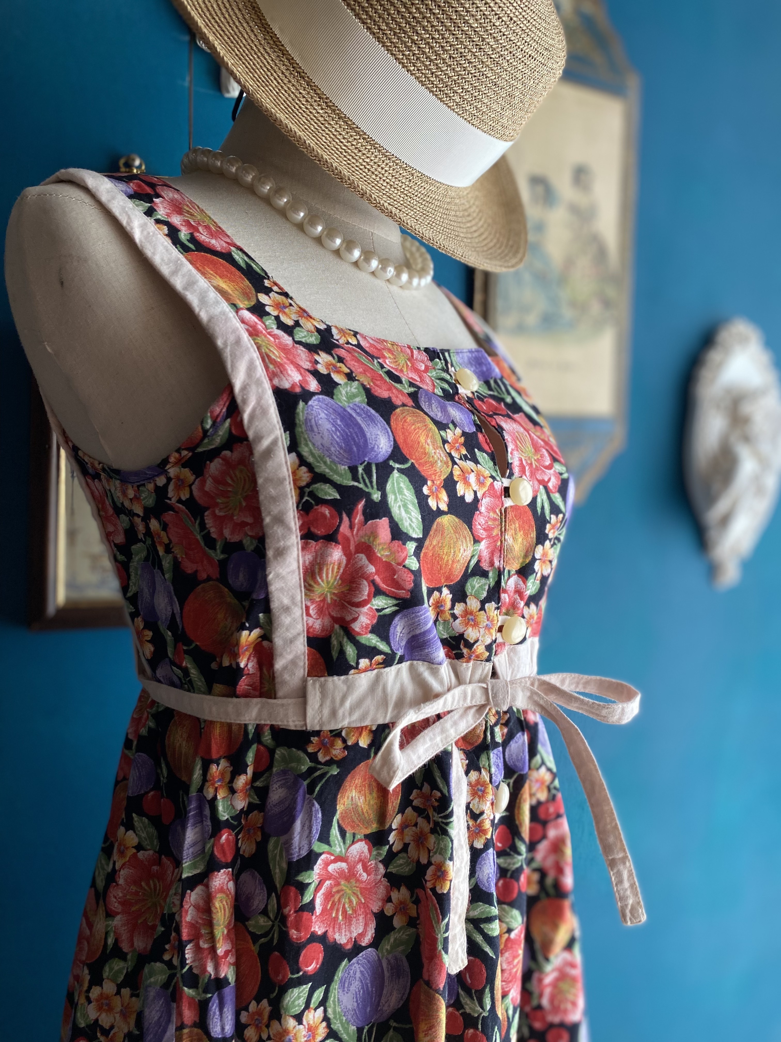 Vintage Dress / 古著瑞士製花果派對背心綁帶洋裝