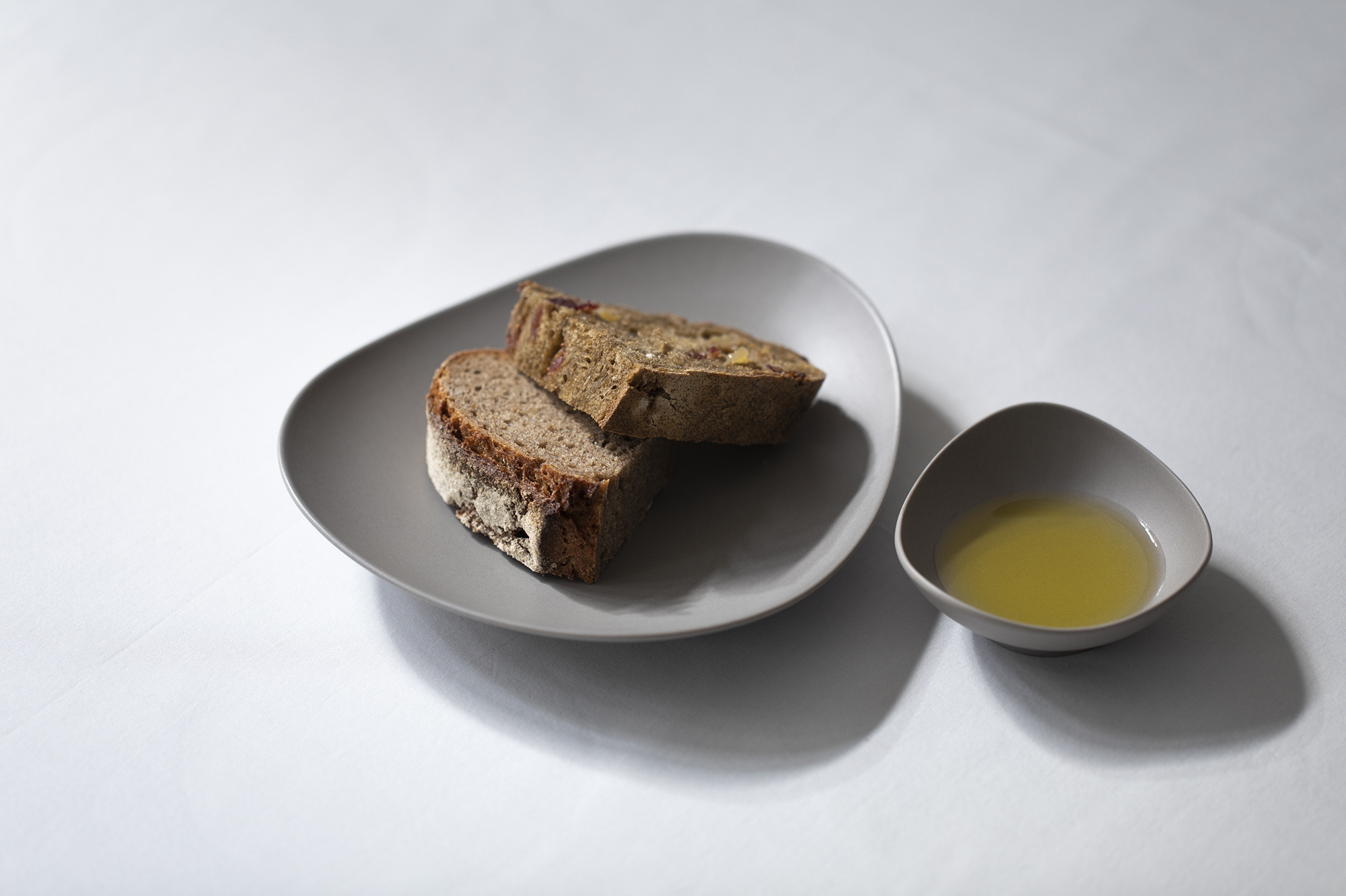 yumiko iihoshi porcelain SHIONARI 弧形多用盤 日本製