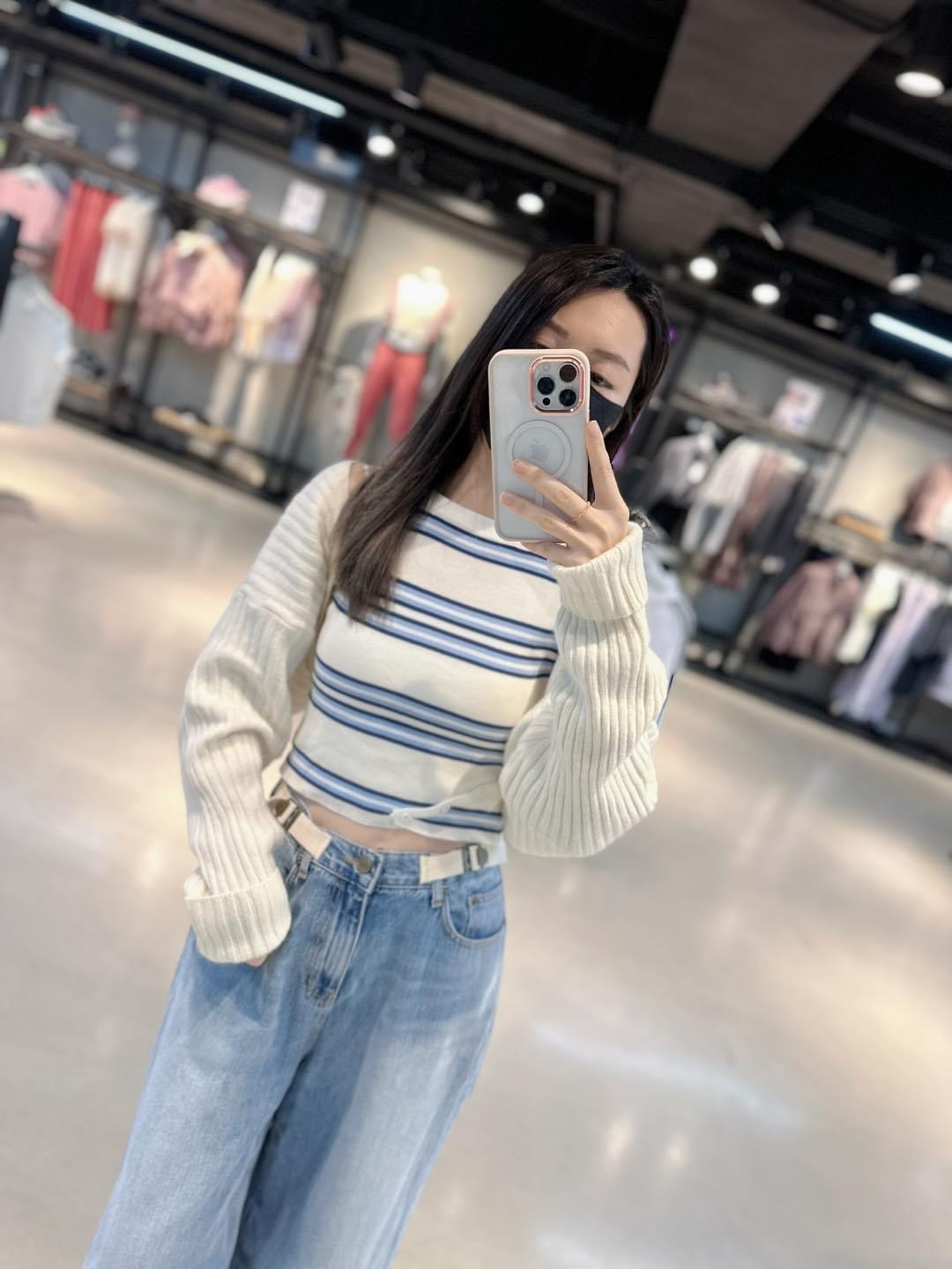 SALE!  間條貼身開肩上衣