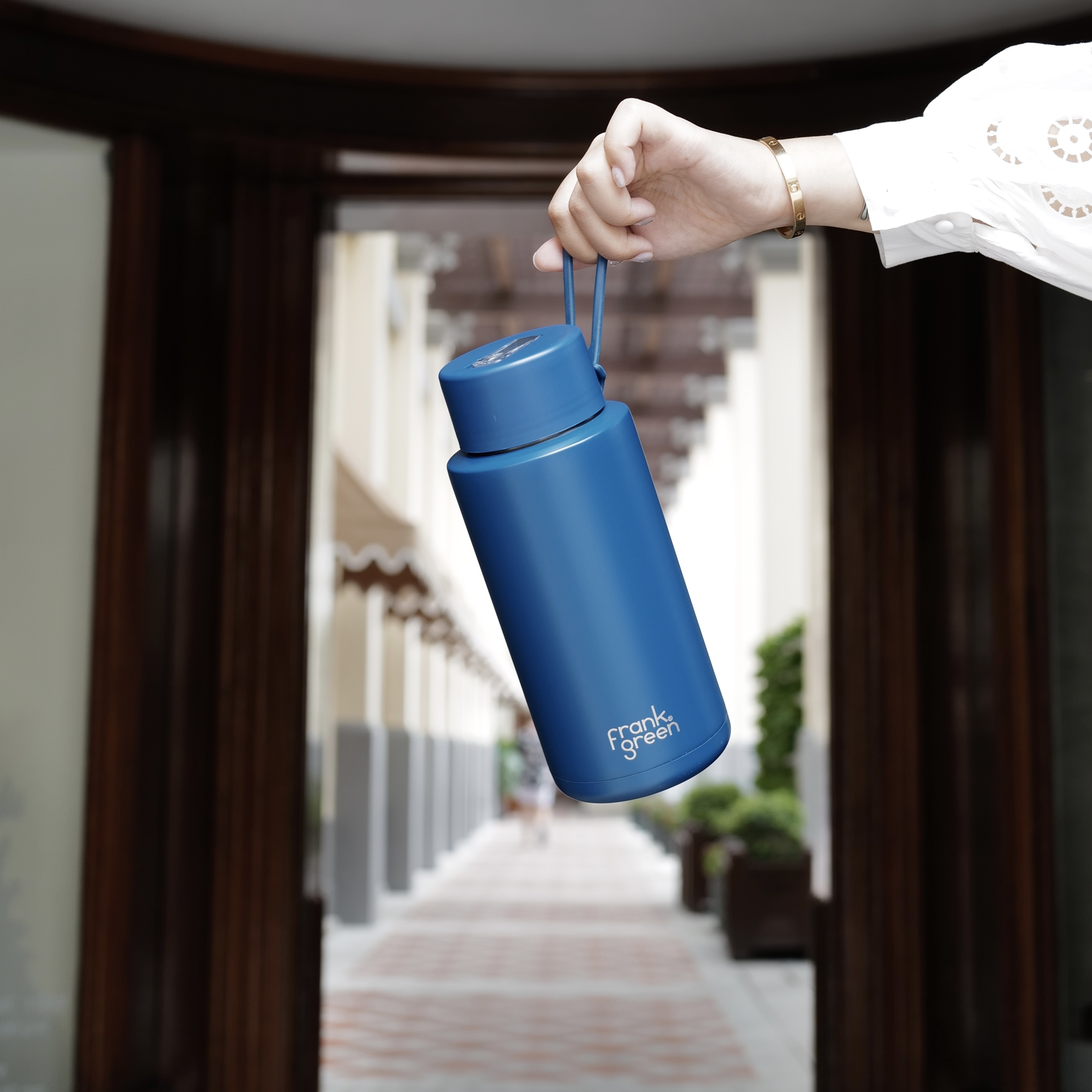 Deep Ocean Ceramic Reusable Bottle - 34oz / 1,000ml | FRANK GREEN