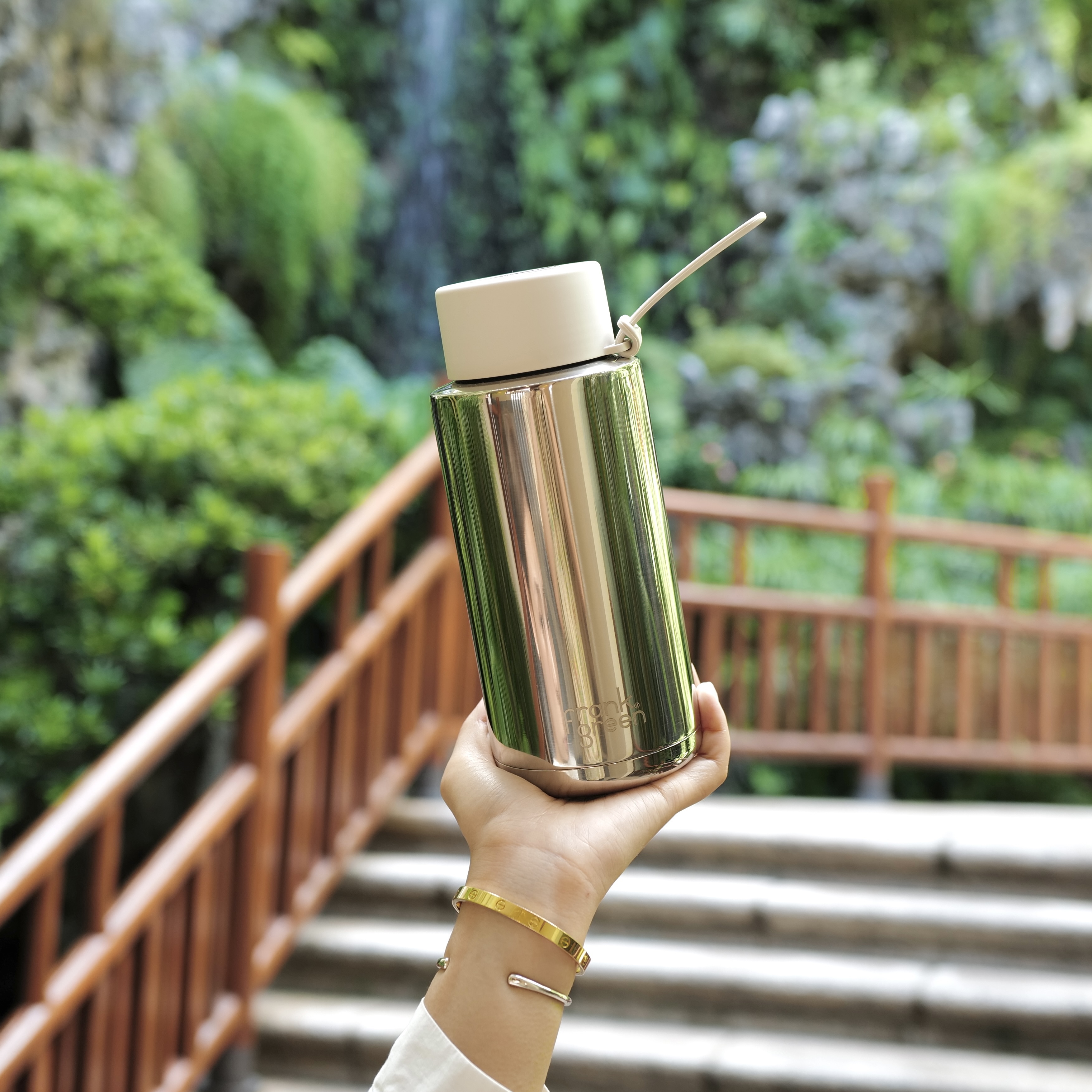 Chrome Silver Ceramic Reusable Bottle - Cloud - 34oz / 1,000ml | FRANK GREEN