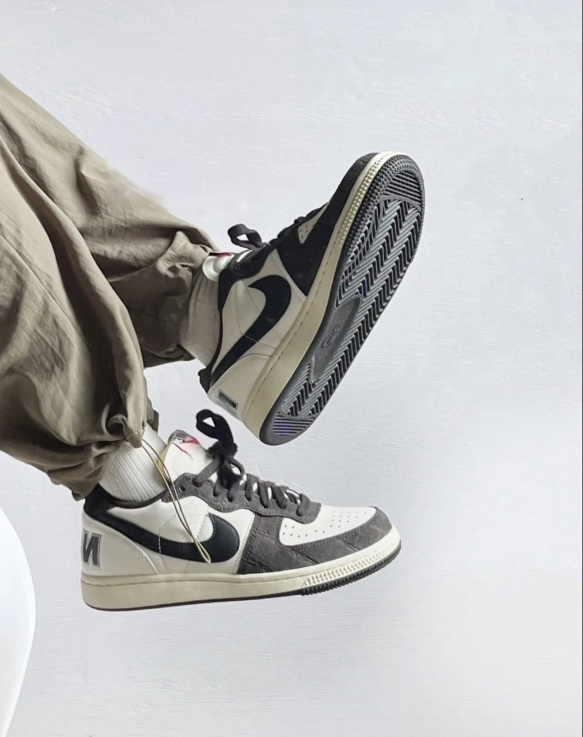 Nike Terminator Low 絲絨摩卡