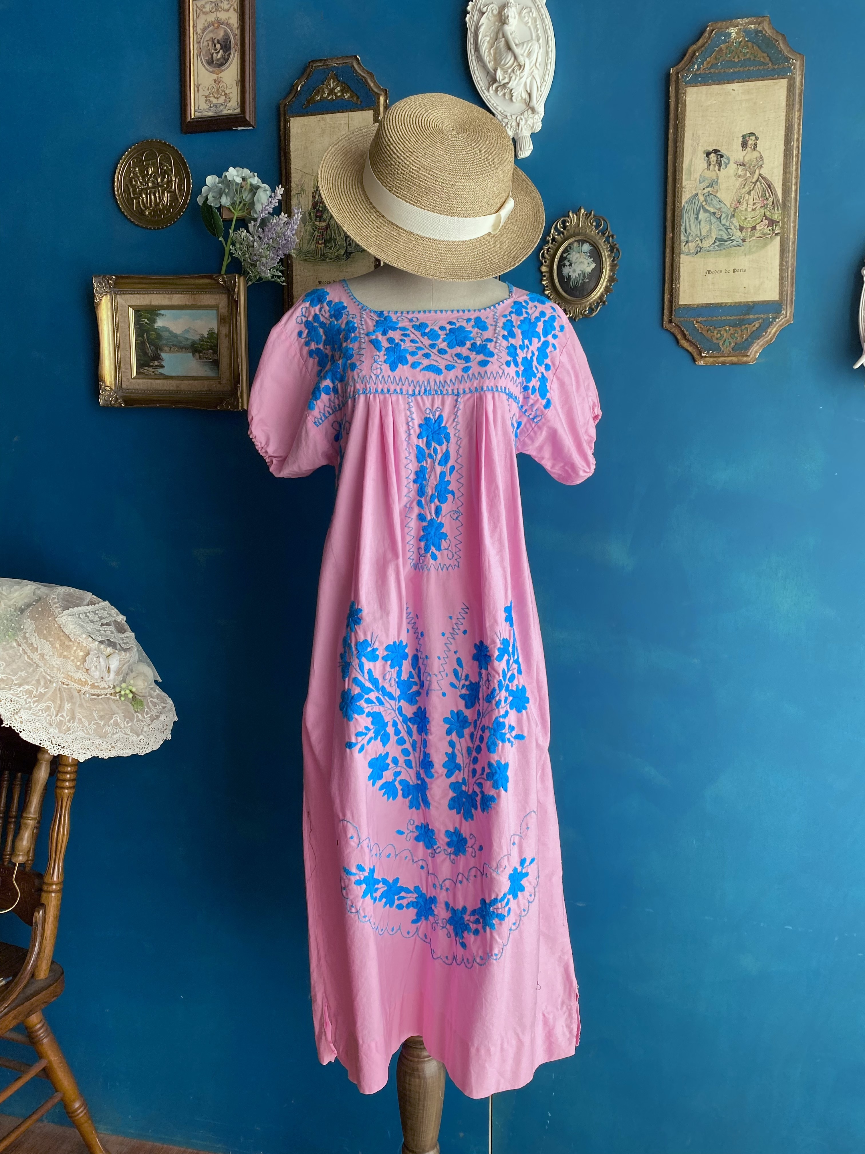 Vintage Mexican Embroidered Dress / 古著粉色撞寶藍色墨西哥刺繡洋裝