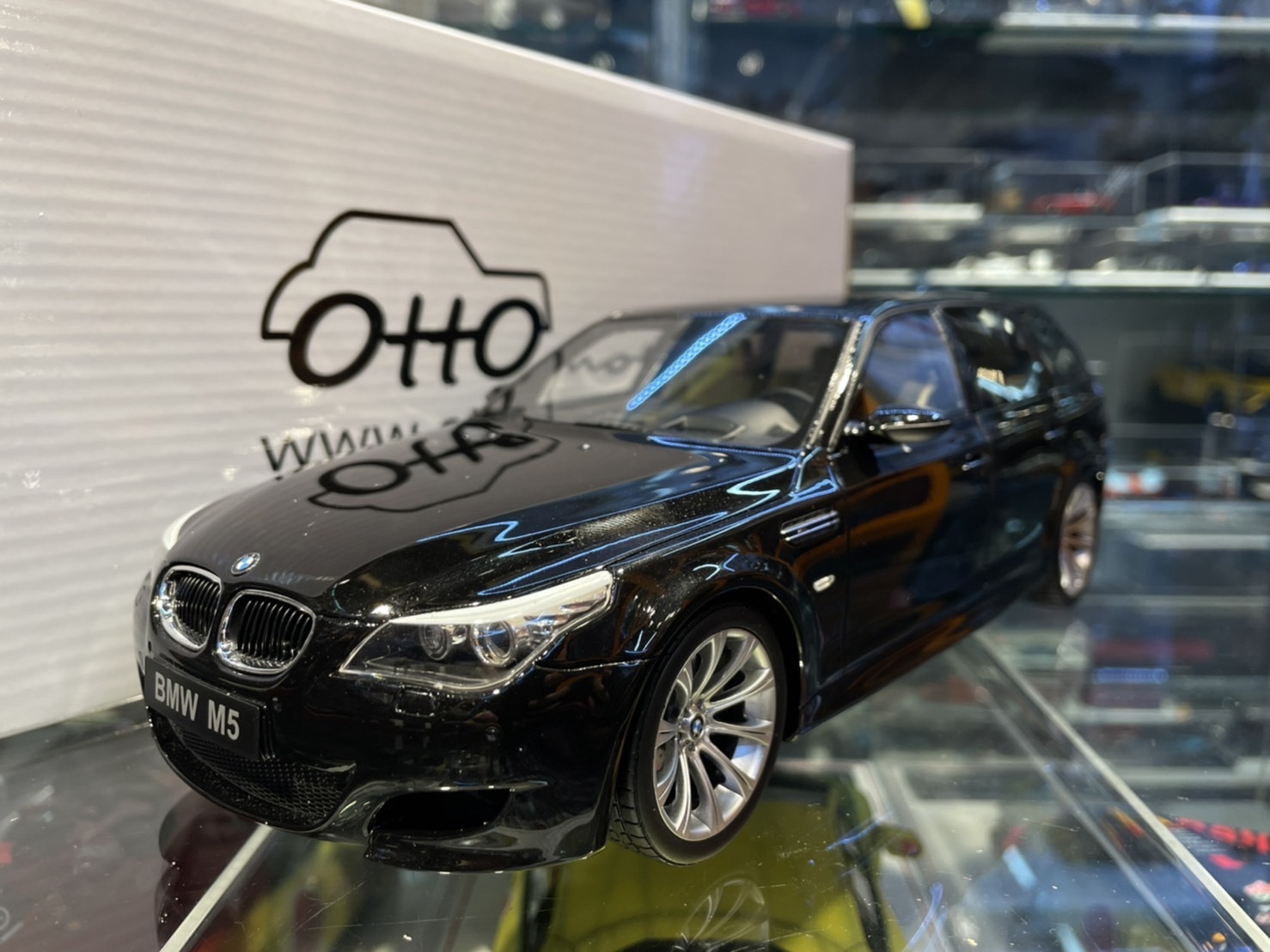 BMW M5 E61 Touring Black Otto 1/18