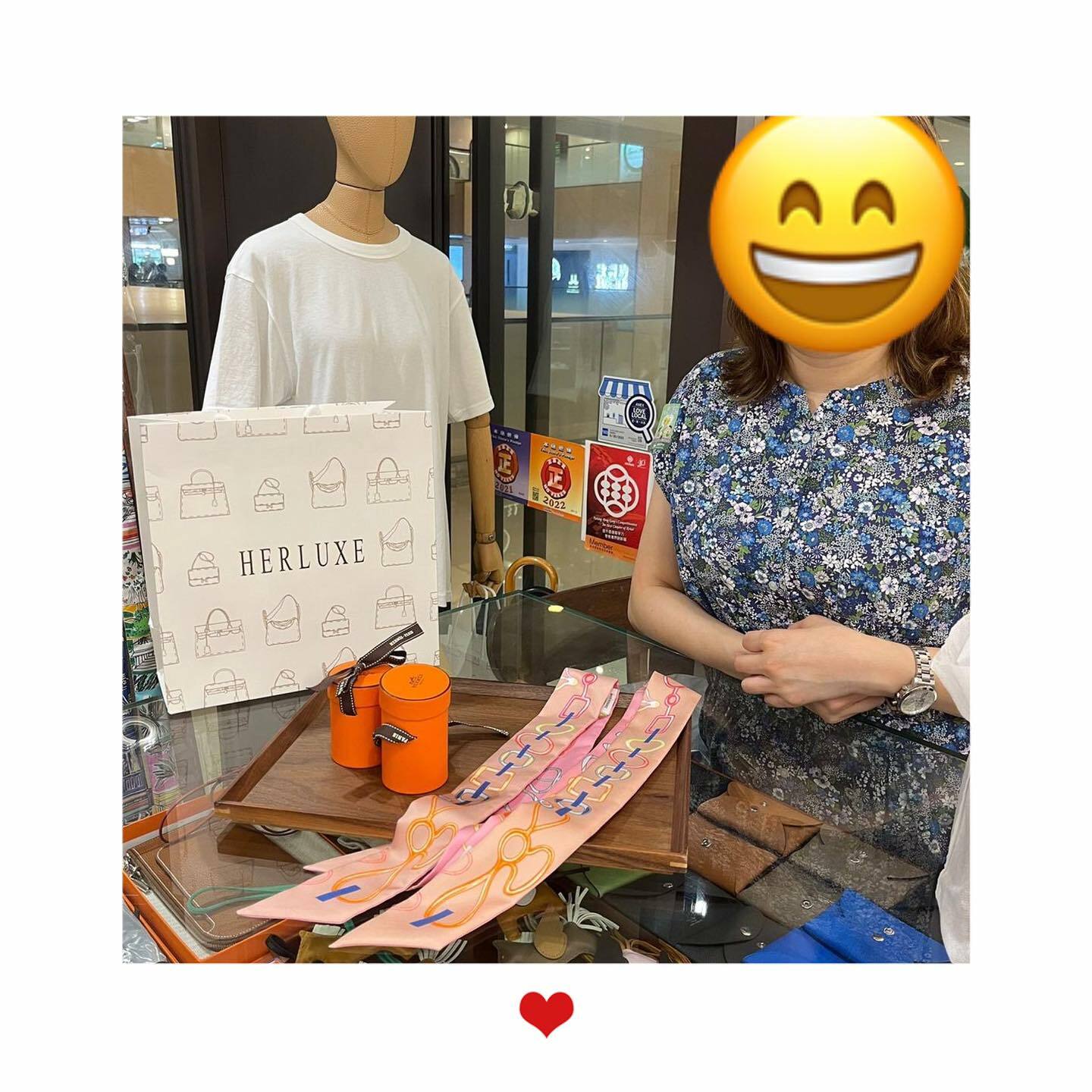 爽快靚靚來pick up Twilly 襯之前幫襯我哋買嘅L26金棕色🎉 靚靚非常滿意我哋嘅售後服務綁Twilly🫶 仲咨詢我哋意見想揀埋其他Twilly襯大象灰手袋🫰 靚靚表示會繼續支持HERLUXE🥰 多謝你嘅再次幫襯🫶