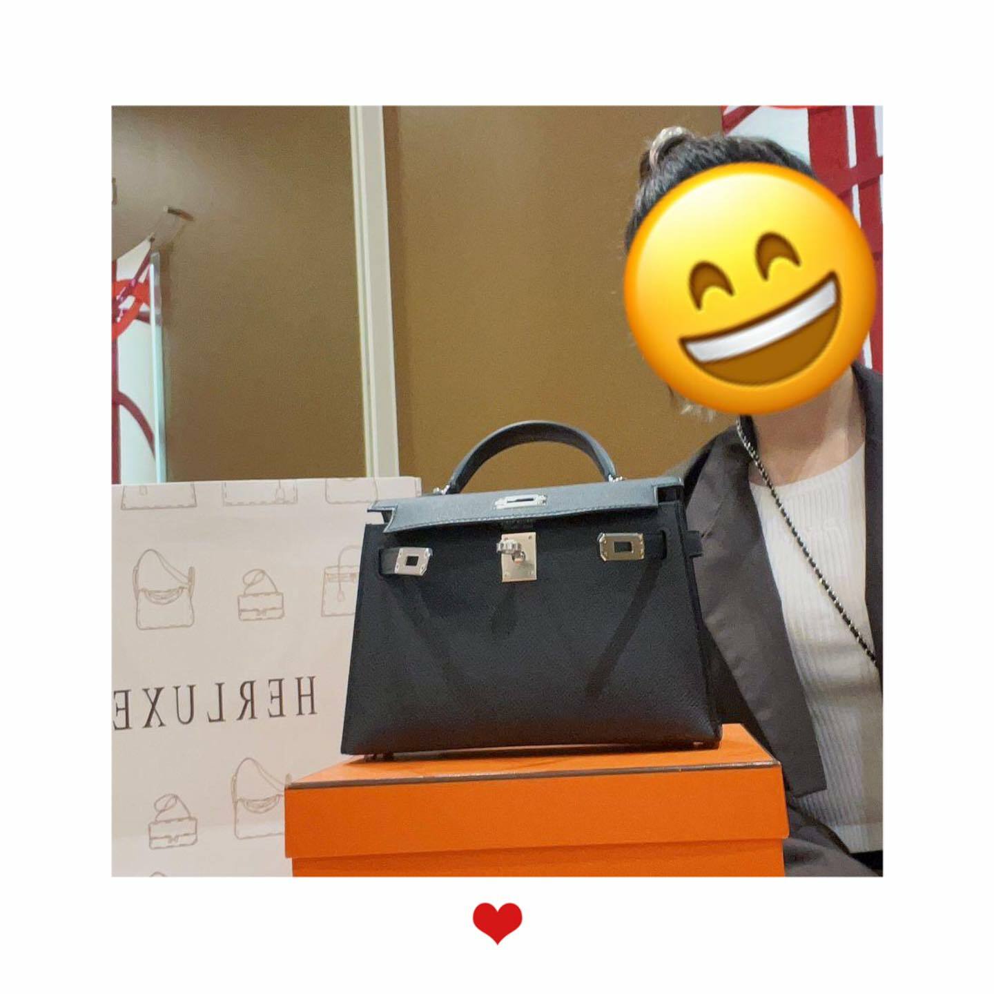 爽快靚靚來pick up k20黑銀🖤🔗 靚靚果斷選擇在HERLUXE購買😍 係因為有門店可以當面交易✌️ 覺得更專業同更放心❤ 又因為呢隻黑銀在市面很難買到💢 而我哋有現貨💪 對我哋注重細節嘅服務感到滿意😊 靚靚眼光獨到👍 呢隻袋又襯氣質又保值👏 多謝你嘅支持與信任🫶 為客人揾到心儀的貨品係我哋的幸福動力💪
