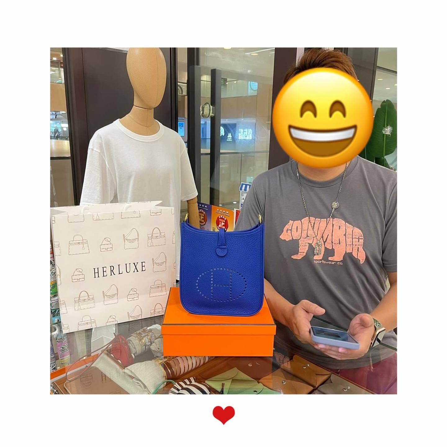 型男先生經朋友推薦來店shopping🎉 一眼被mini E皇室藍吸引🤩 爽快落單☺️ 先生讚HERLUXE顏色現貨齊全👏 對我哋提供嘅整體服務同附加服務感到滿意❤️ 先生知道搵到靚色不容易😊 好滿足今次可以買到心水手袋✌️ 多謝你嘅支持與信任🫶