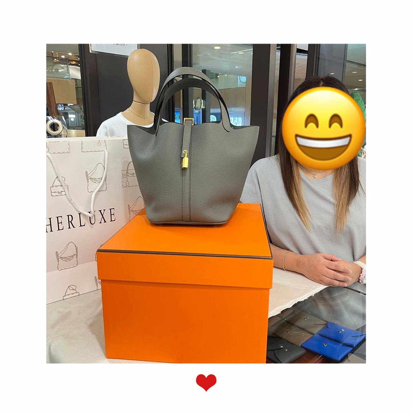 爽快靚靚同朋友來pick up P22積雨雲灰🎉 靚靚一直有關注HERLUXE🏆 鐘意我哋嘅運營模式同有實體店👍 重視細節服務🤩 認為價錢相宜合理💸 果斷選擇在HERLUXE購買👏 靚靚朋友對P18都很有興趣❤️ 多謝你哋嘅支持與信任🫶