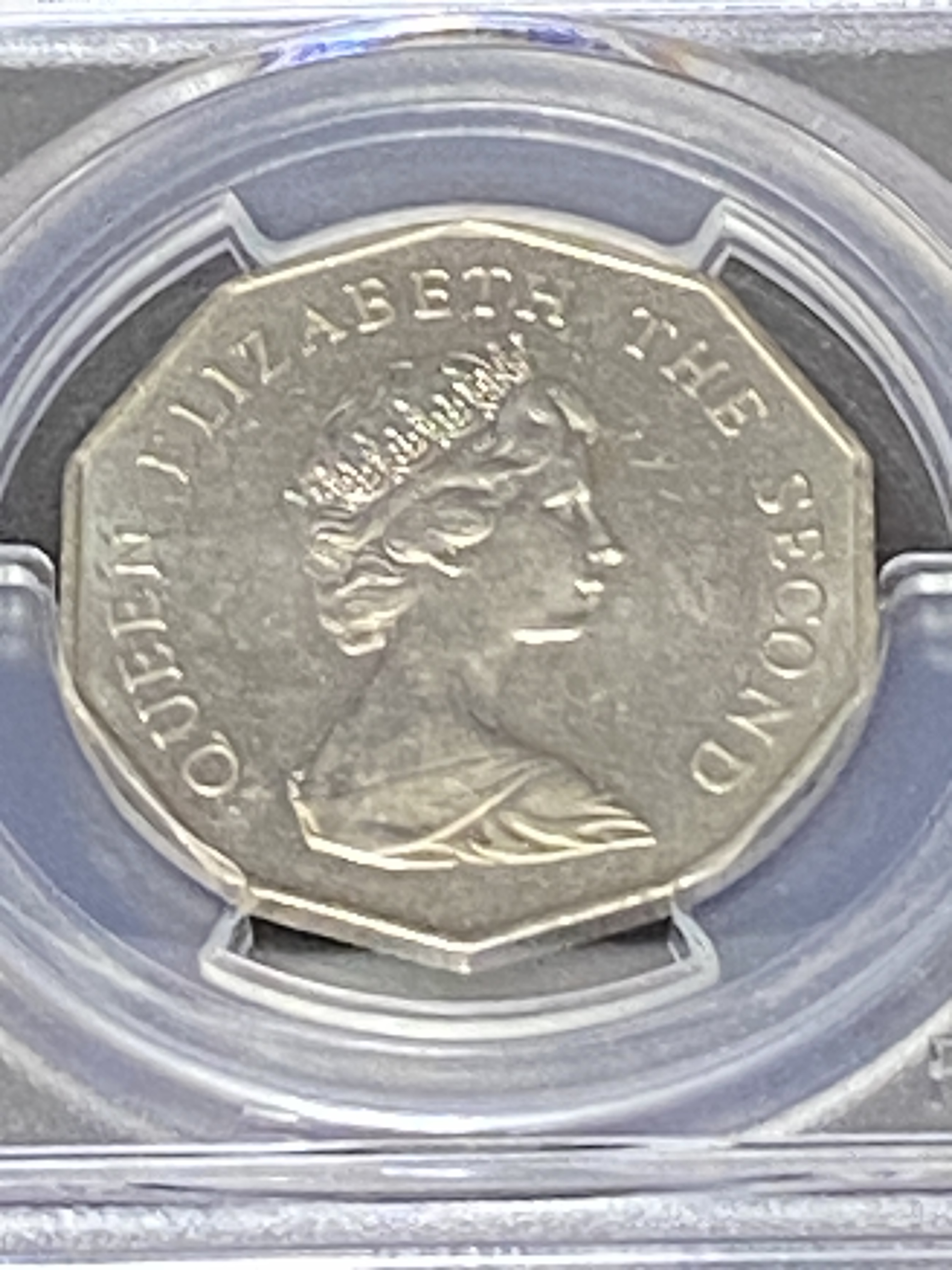 1979年伊利莎伯二世十角形5 元PCGS AU 58