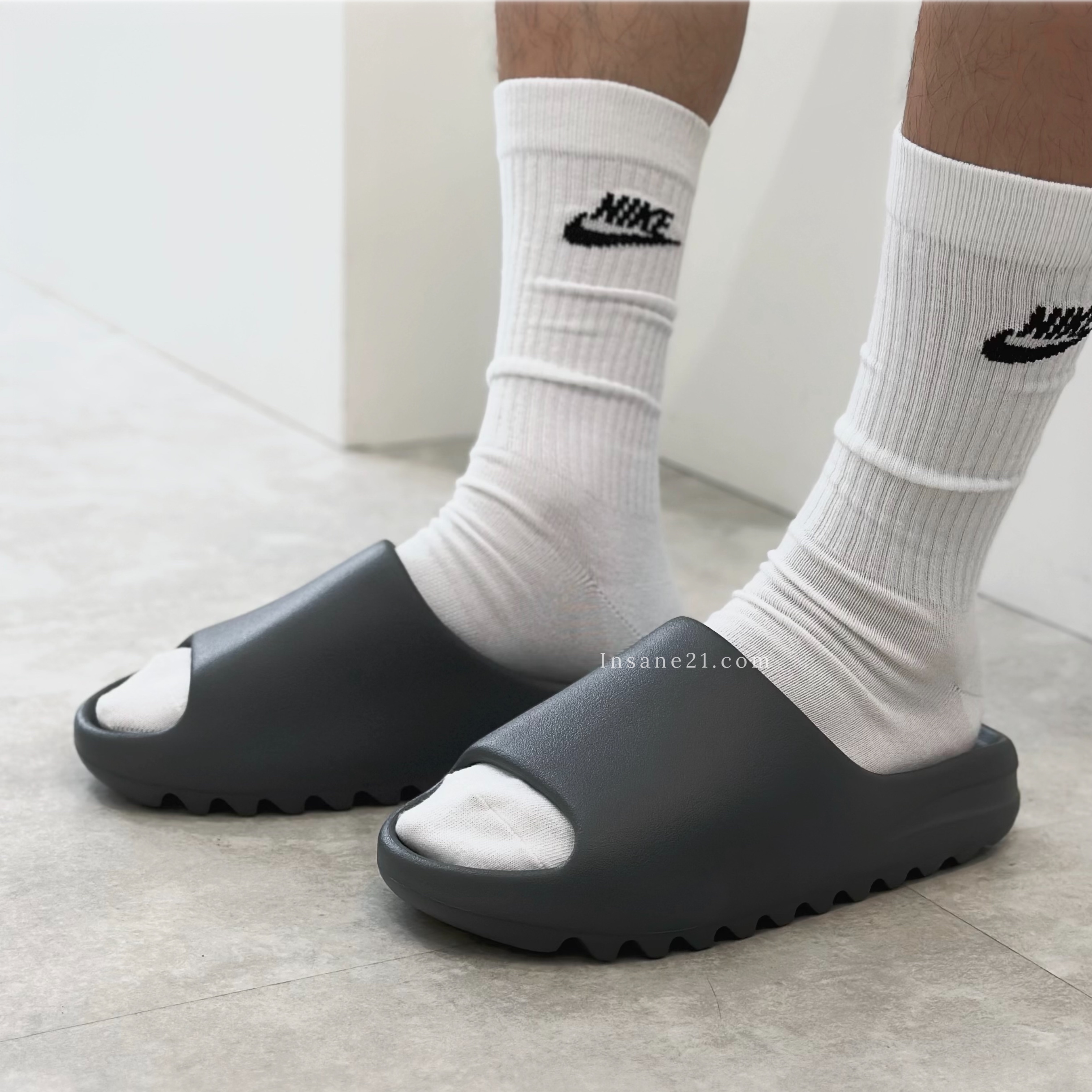 ADIDAS YEEZY SLIDE SLATE GREY 黑灰厚底拖鞋