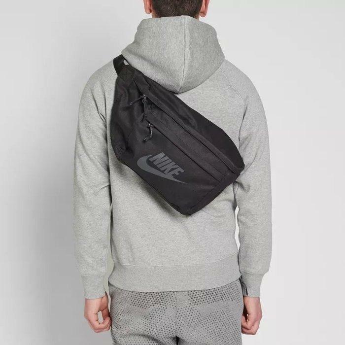 NIKE TECH HIP PACK