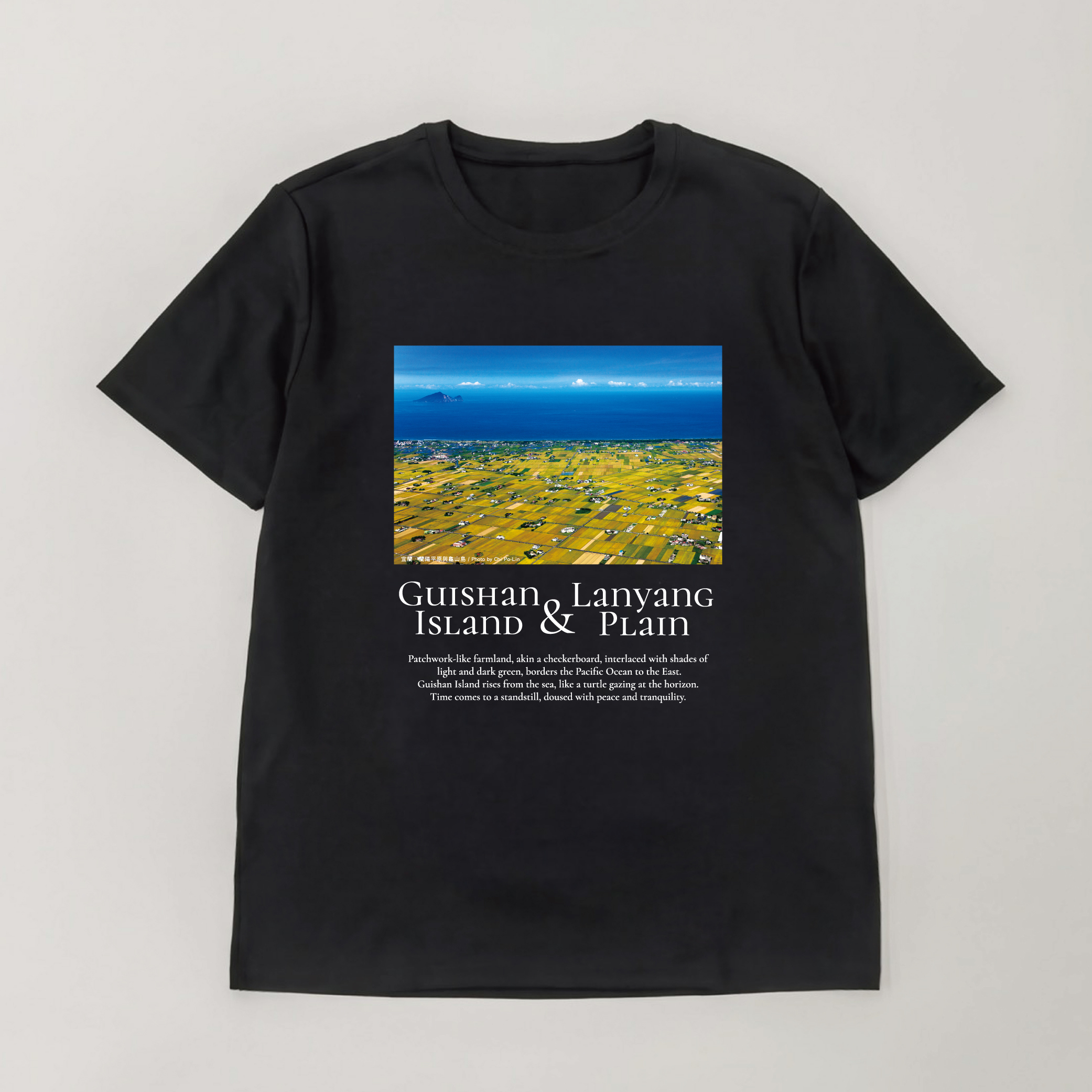 齊柏林 T恤｜《宜蘭．蘭陽平原與龜山島》黑【看見台灣周邊商品】