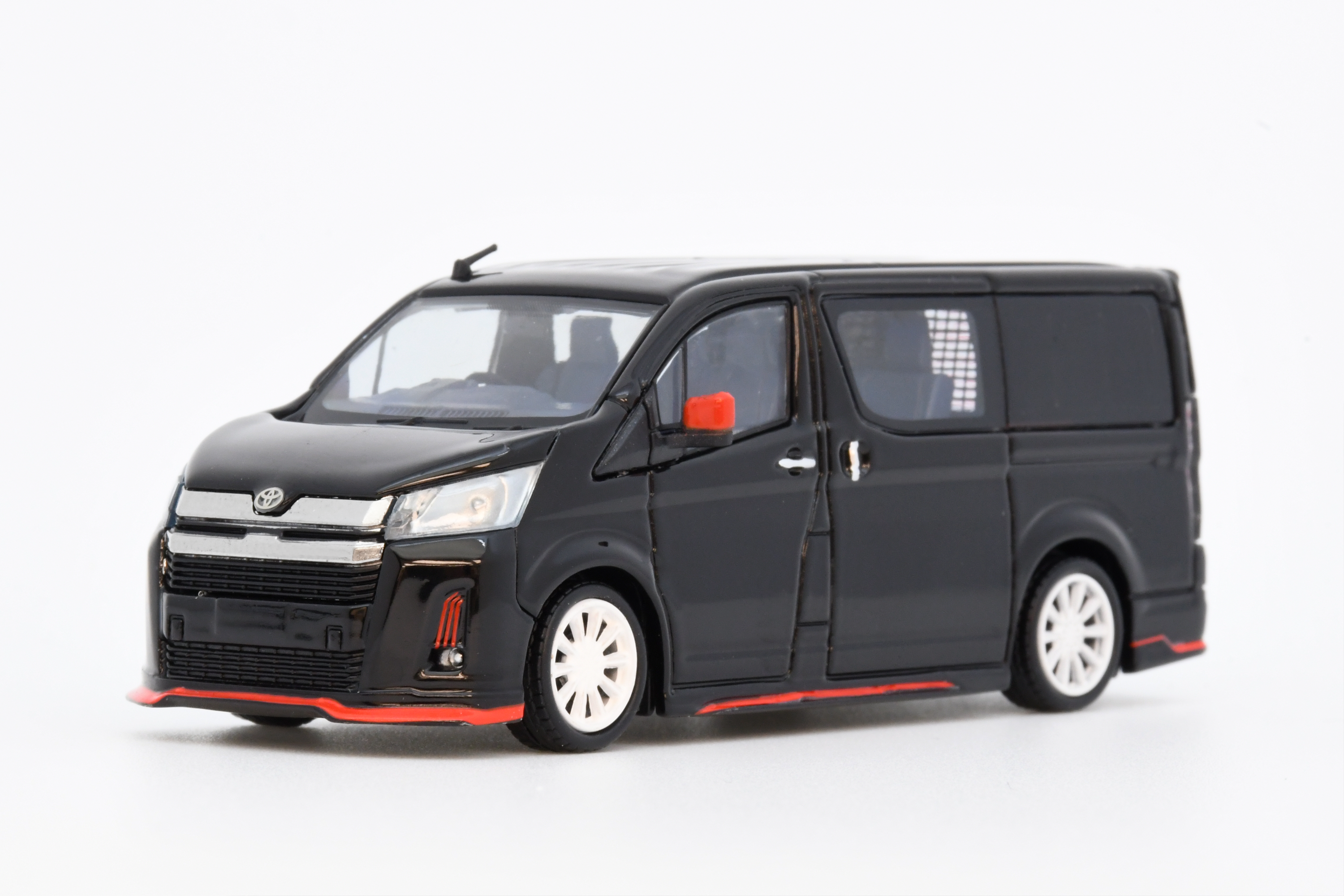 1/64 Toyota Hiace 300 Custom Version (Black) (C33126)