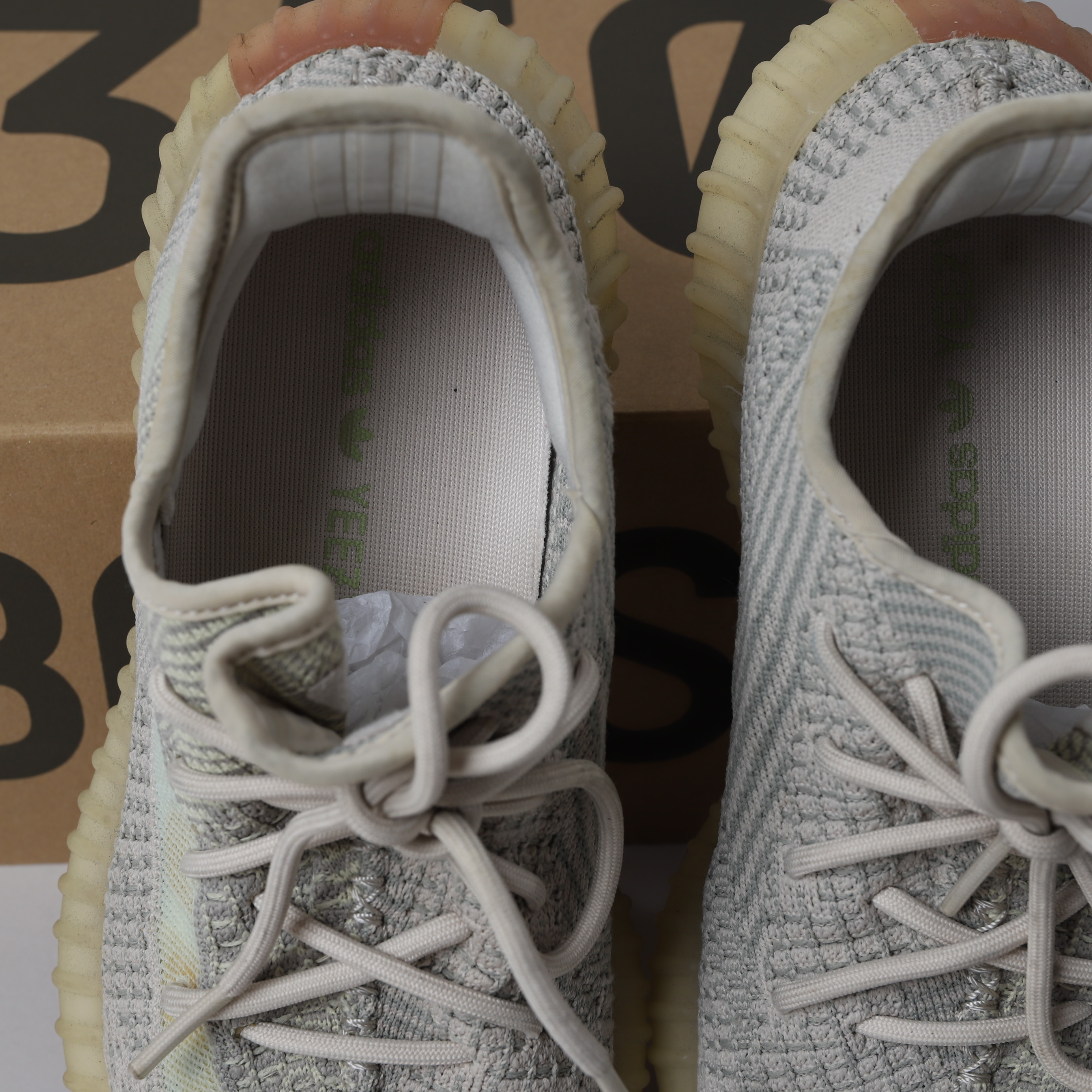 オリジナルス/YEEZY BOOST 350 V2/イージーブースト/ホワイト/B37571