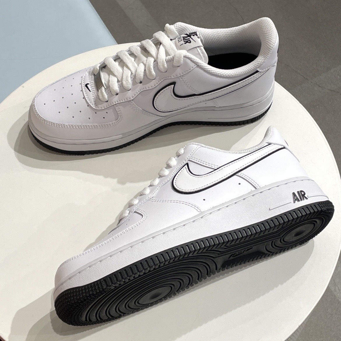 NIKE AIR FORCE 1 LOW 低筒黑白滾邊休閒鞋DV0788-103