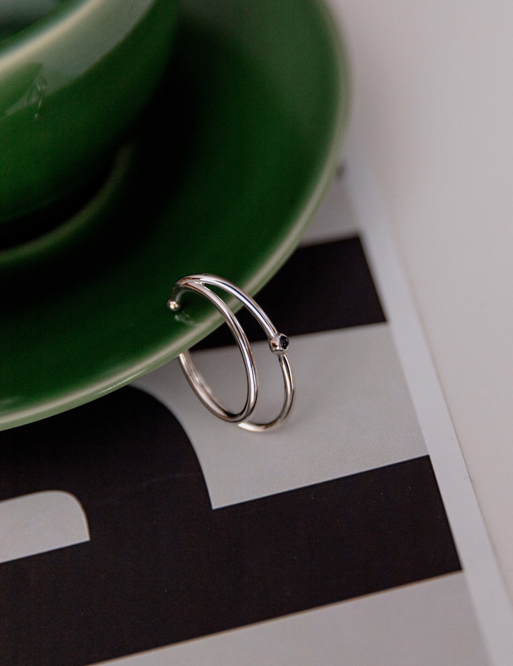 黑瑪瑙雙圈夾式耳環（銀色）