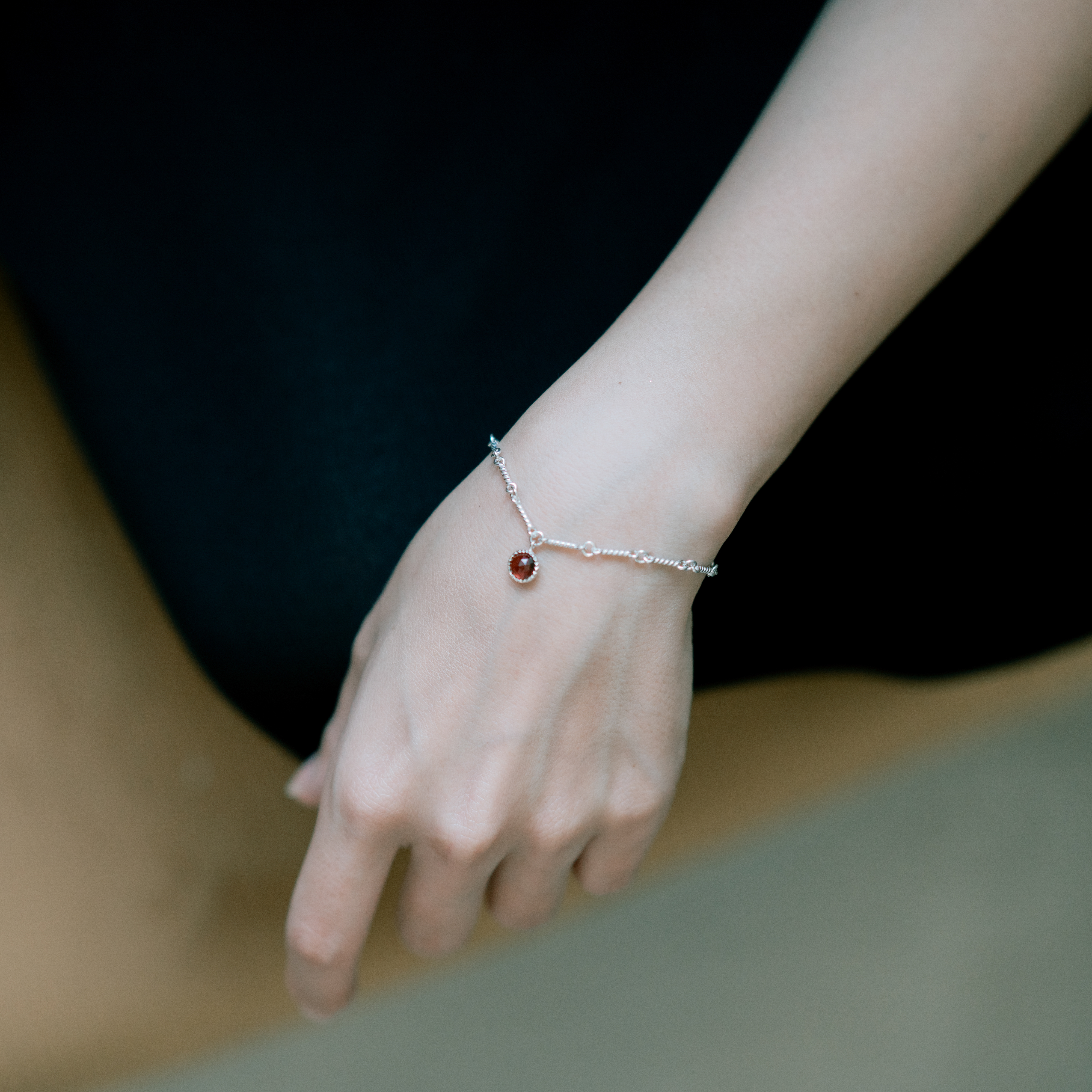 蛋糕石榴石twist節節手鍊