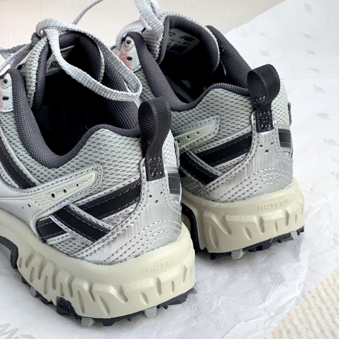 New BaIance 410 V5 液態銀 復古運動鞋 老爹鞋