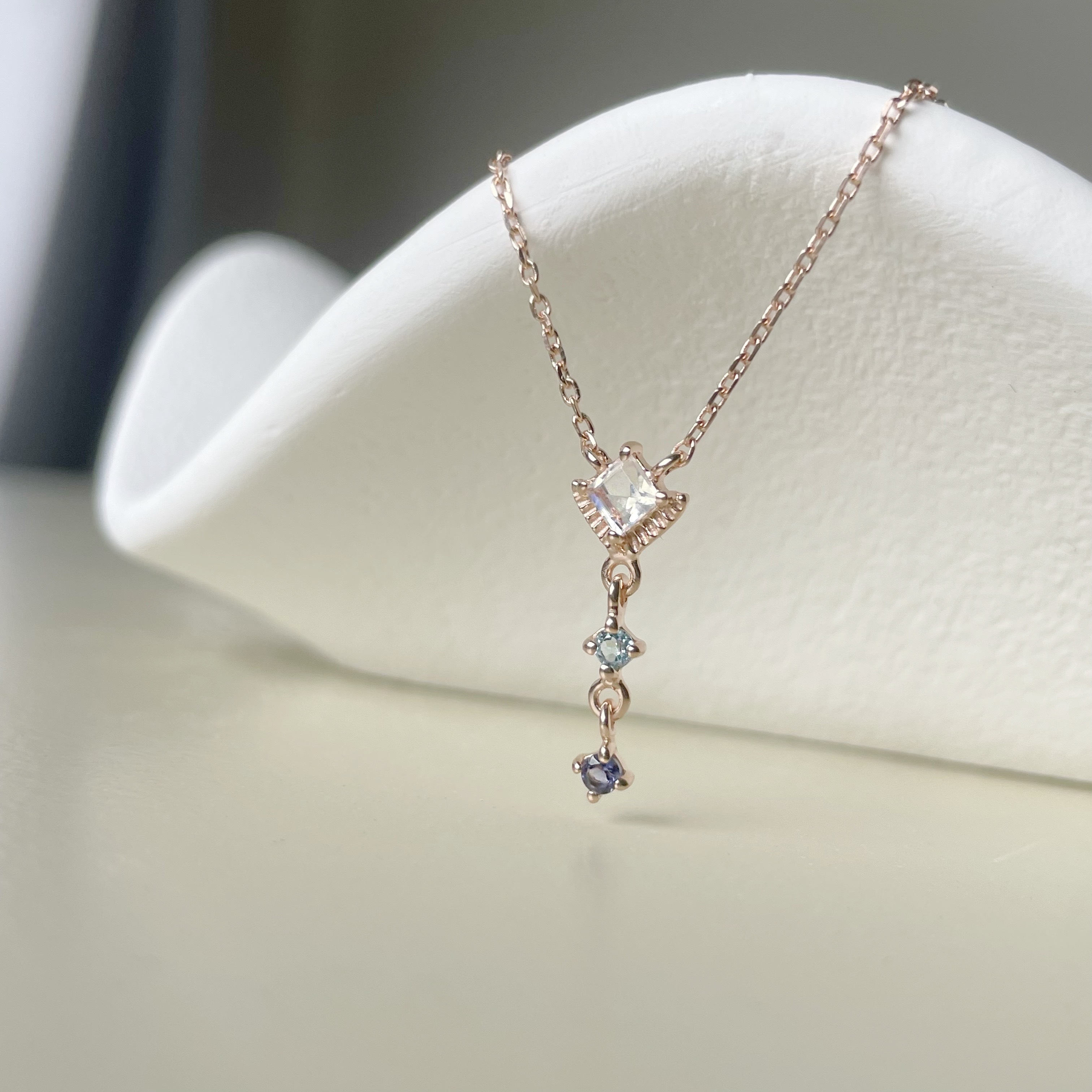 風箏滾邊月光托帕項鍊