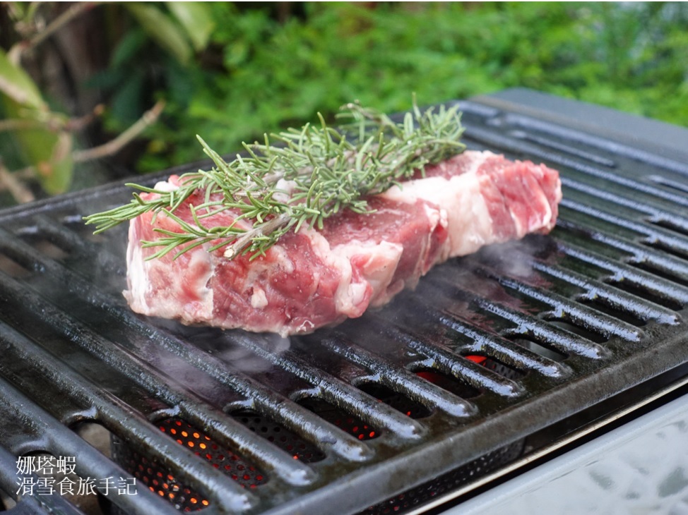娜塔蝦的滑雪食旅手記 使用Enders 木炭烤肉爐與迷迭香牛排