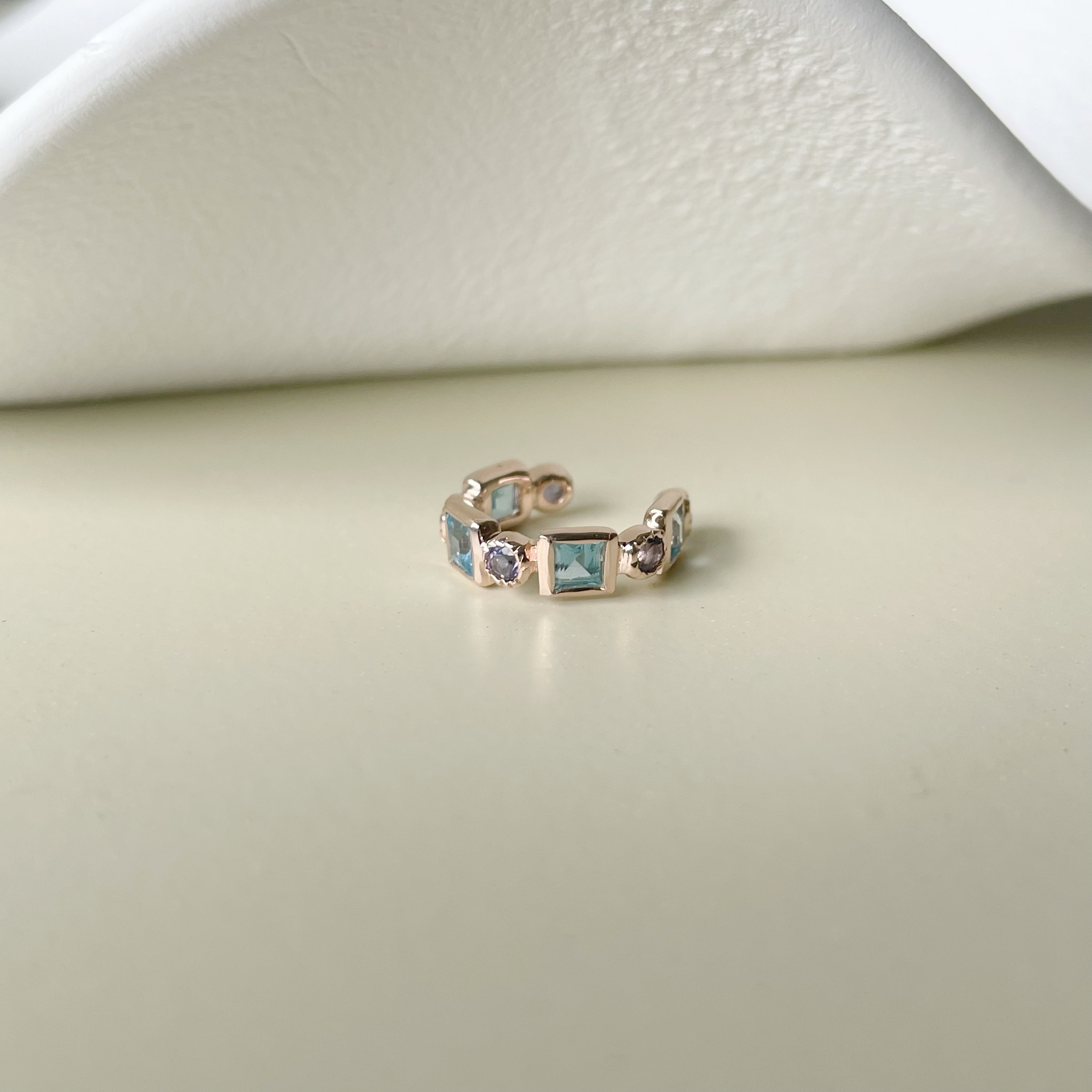 方圓整圈托帕菫青石耳骨夾