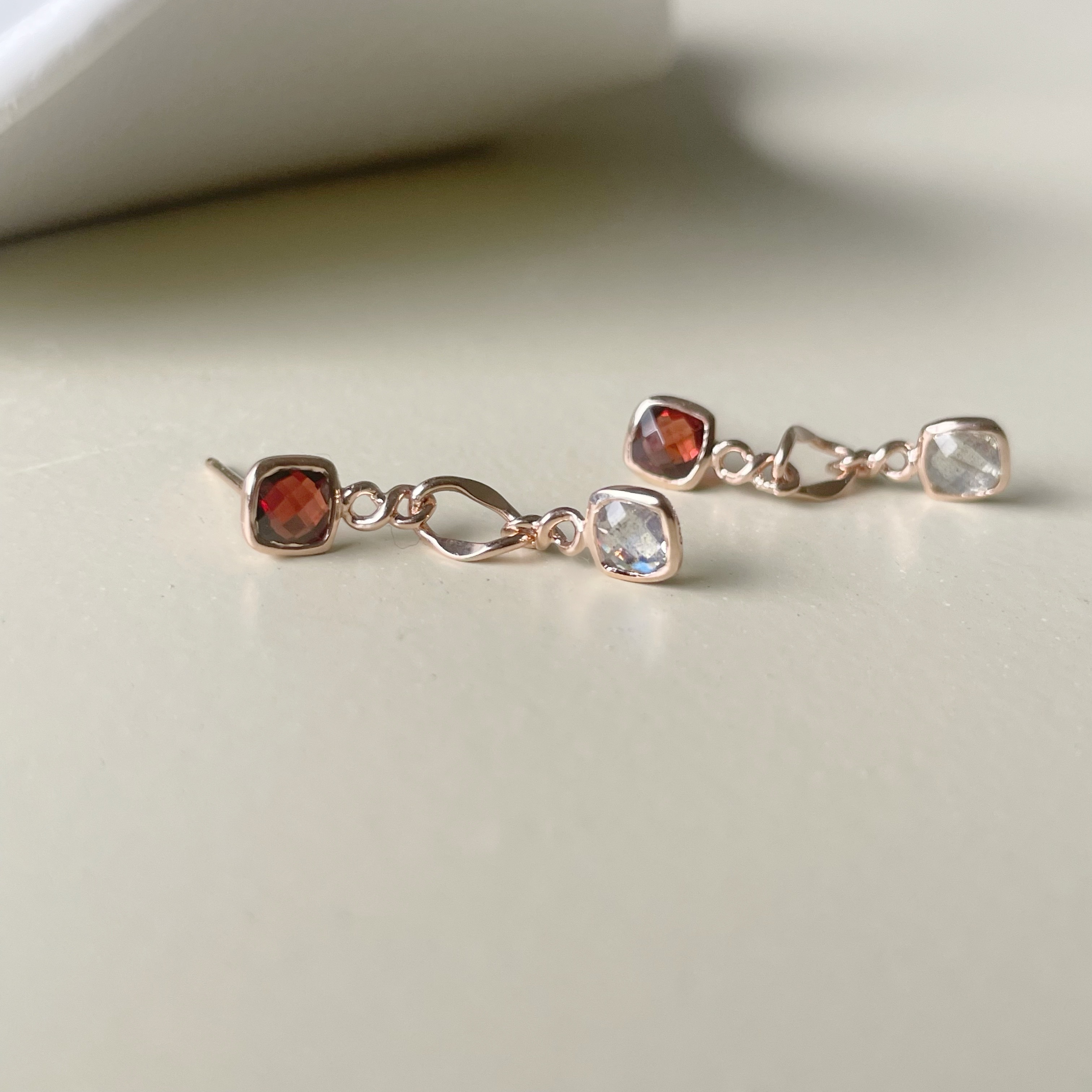 Brave石榴拉長耳環