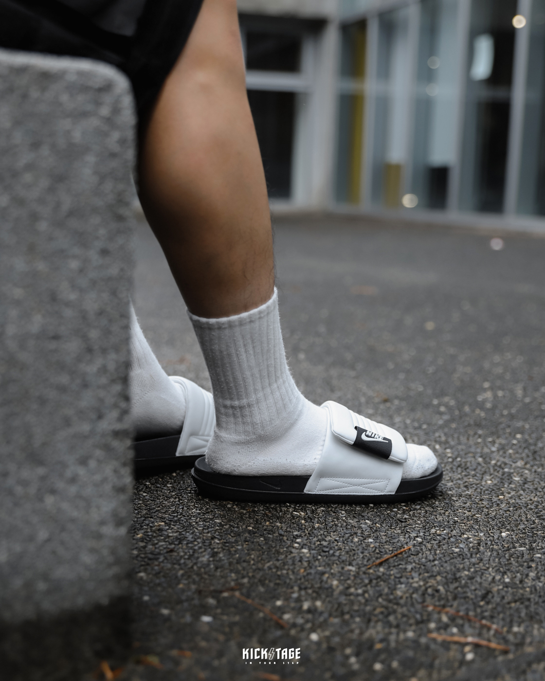 **特價商品售出不退換**男女鞋 NIKE OFFCOURT ADJUST 白黑 輕便 軟Q底 麵包拖 海綿內裡 運動拖鞋【DQ9624-100】25SALE