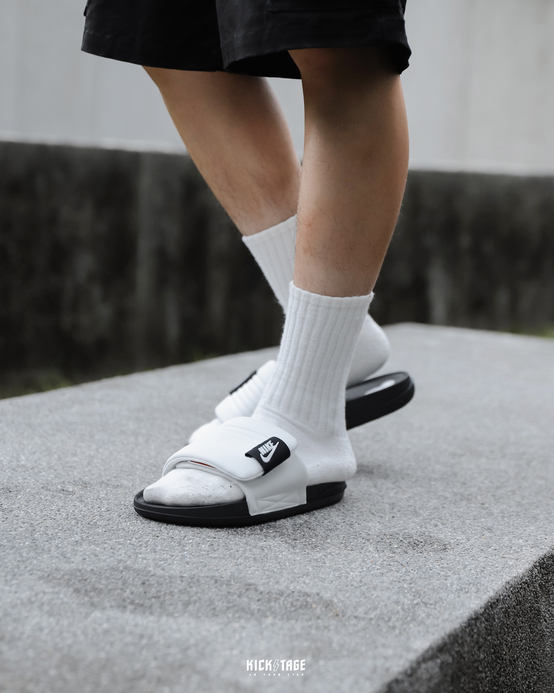 **特價商品售出不退換**男女鞋 NIKE OFFCOURT ADJUST 白黑 輕便 軟Q底 麵包拖 海綿內裡 運動拖鞋【DQ9624-100】25SALE