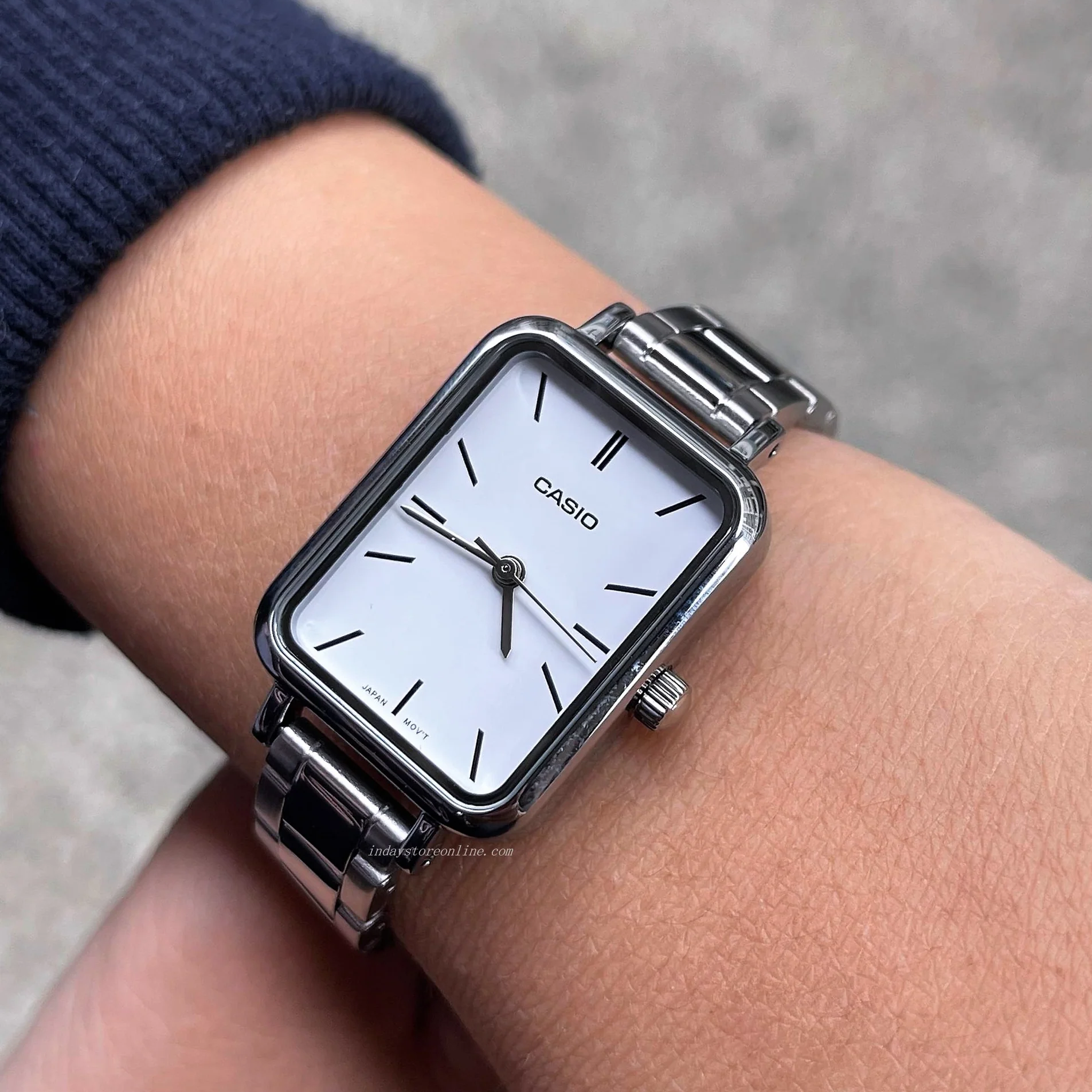 萬年鐘錶 - CASIO  簡單俐落小巧方形不鏽鋼女錶 LTP-V009D-7E 錶徑20.7MM