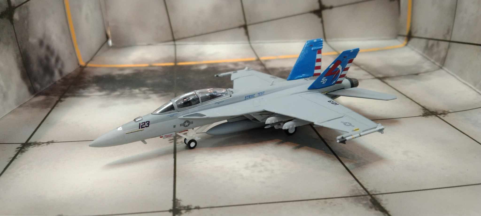 Hogan M-Series 1/200 美國海軍 F/A-18F 機號SD123 測試機 高視度塗裝 2008年
