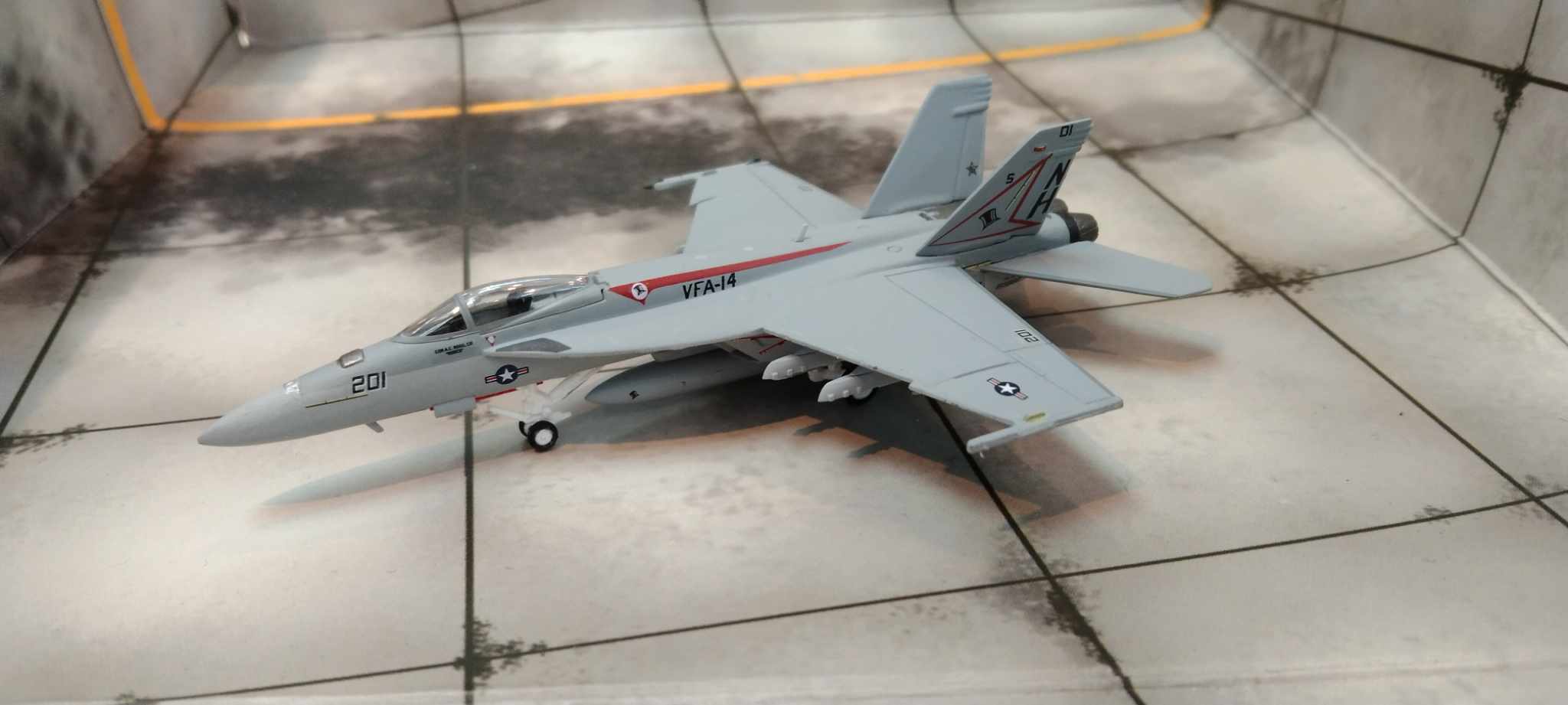Hogan M-Series 1/200  美國海軍 F/A-18E 第11艦載14中隊 NH 201 高視