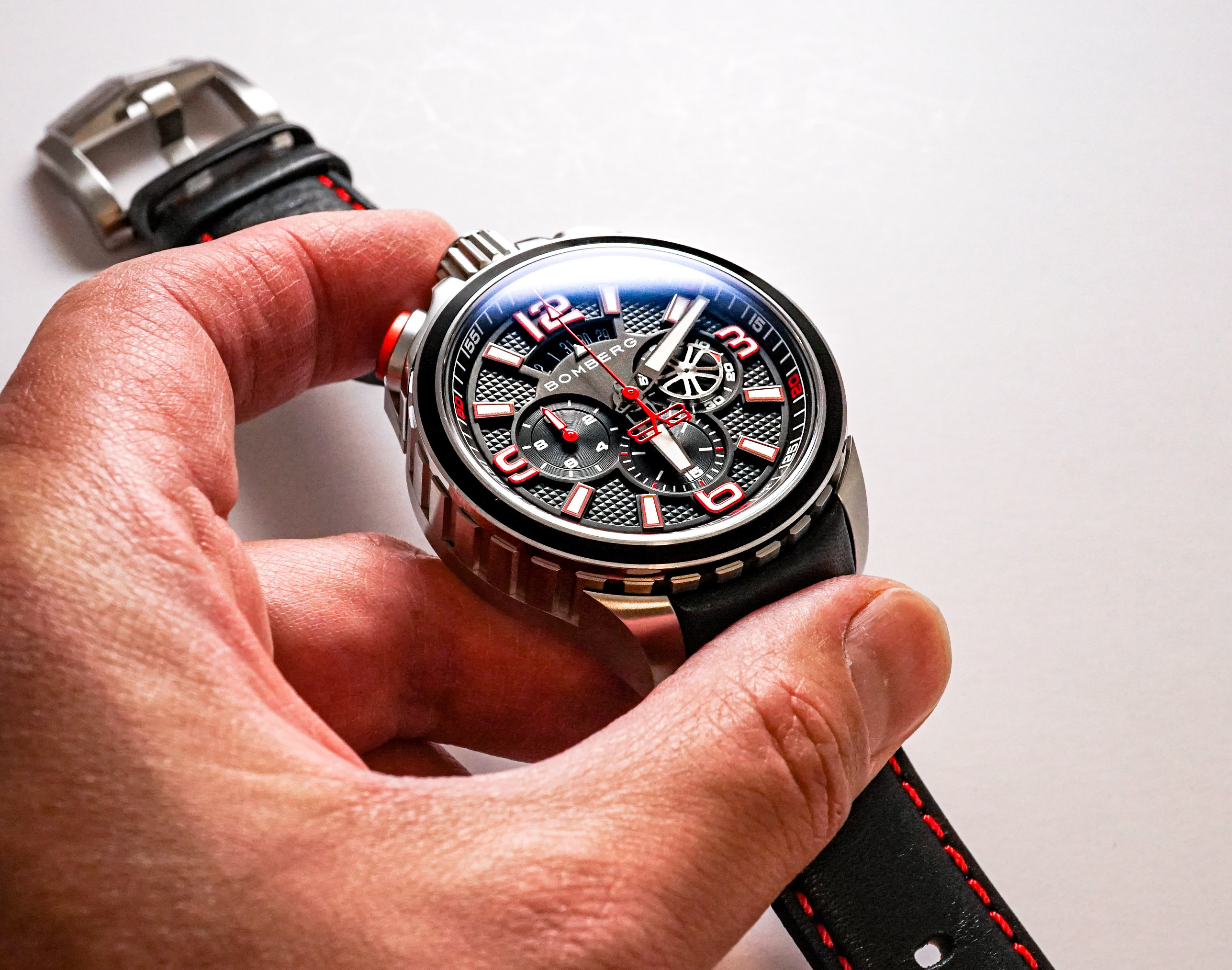 BOLT-68 Heritage 系列 復刻黑紅計時碼錶