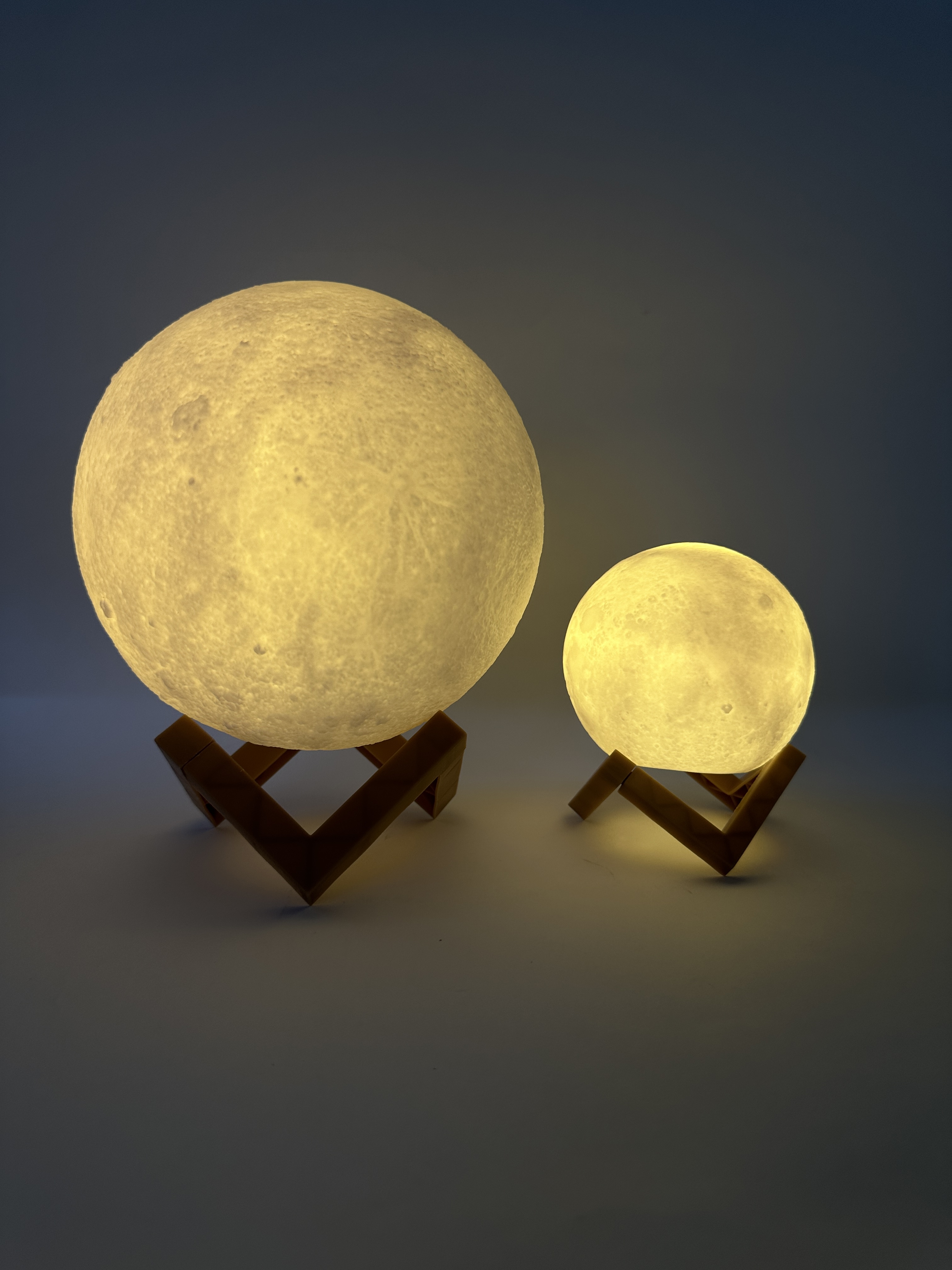 手繪月球燈 (2個尺寸)