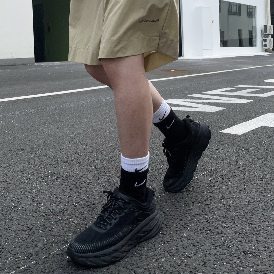 代購 Hoka One One Bondi 7 全黑 標準楦頭