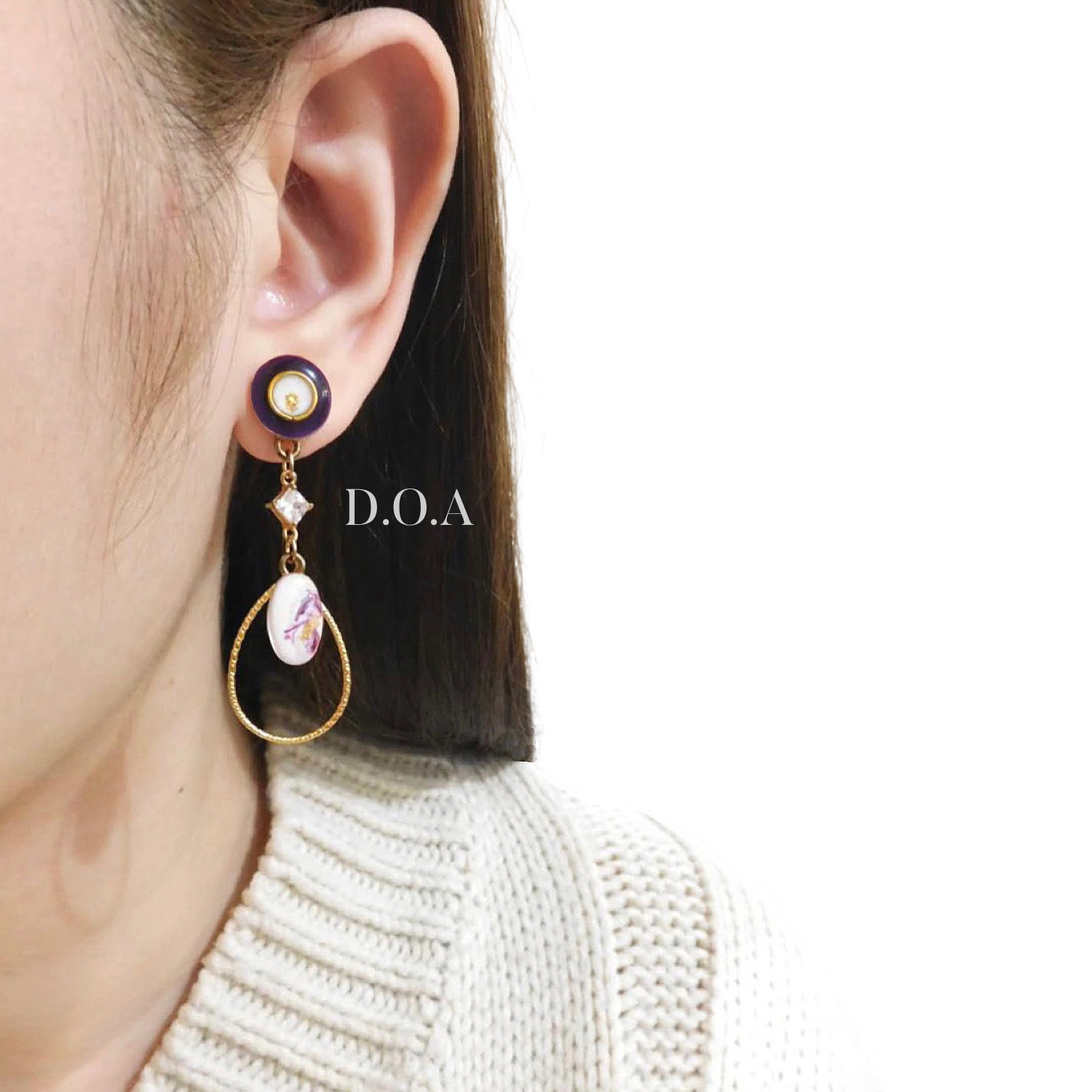 𝐹𝑙𝑜𝑤𝑖𝑛𝑔 𝐿𝑖𝑔ℎ𝑡