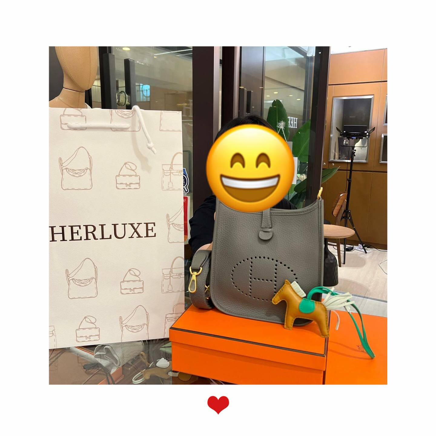 熟客靚靚來pick up mini E積雨雲灰同小馬🎉 前兩天先幫襯我哋買咗GP30黑白熊貓🤩 相信你朋友收到禮物🎁 一定好驚喜🫶 多謝你一直咁支持與信任HERLUXE🫶💪