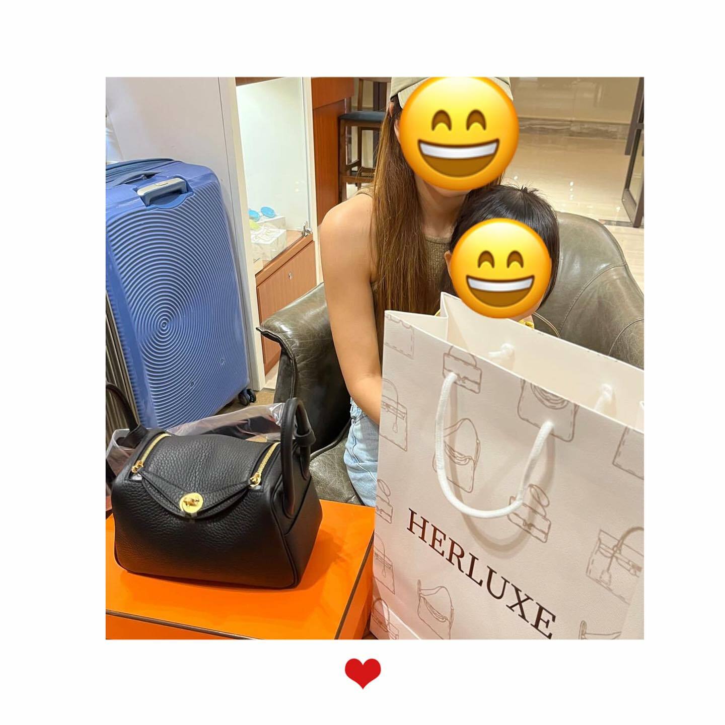 爽快靚靚來pick up L mini黑金🎉 好鐘意呢個型格時尚好搭配嘅組合👏 靚靚大讚HERLUXE直播流暢❤️‍🔥 睇得舒服👍 係第一次幫襯我哋🫰仲表示會繼續關注我哋嘅新資訊📩 多謝你嘅支持與信任🫶