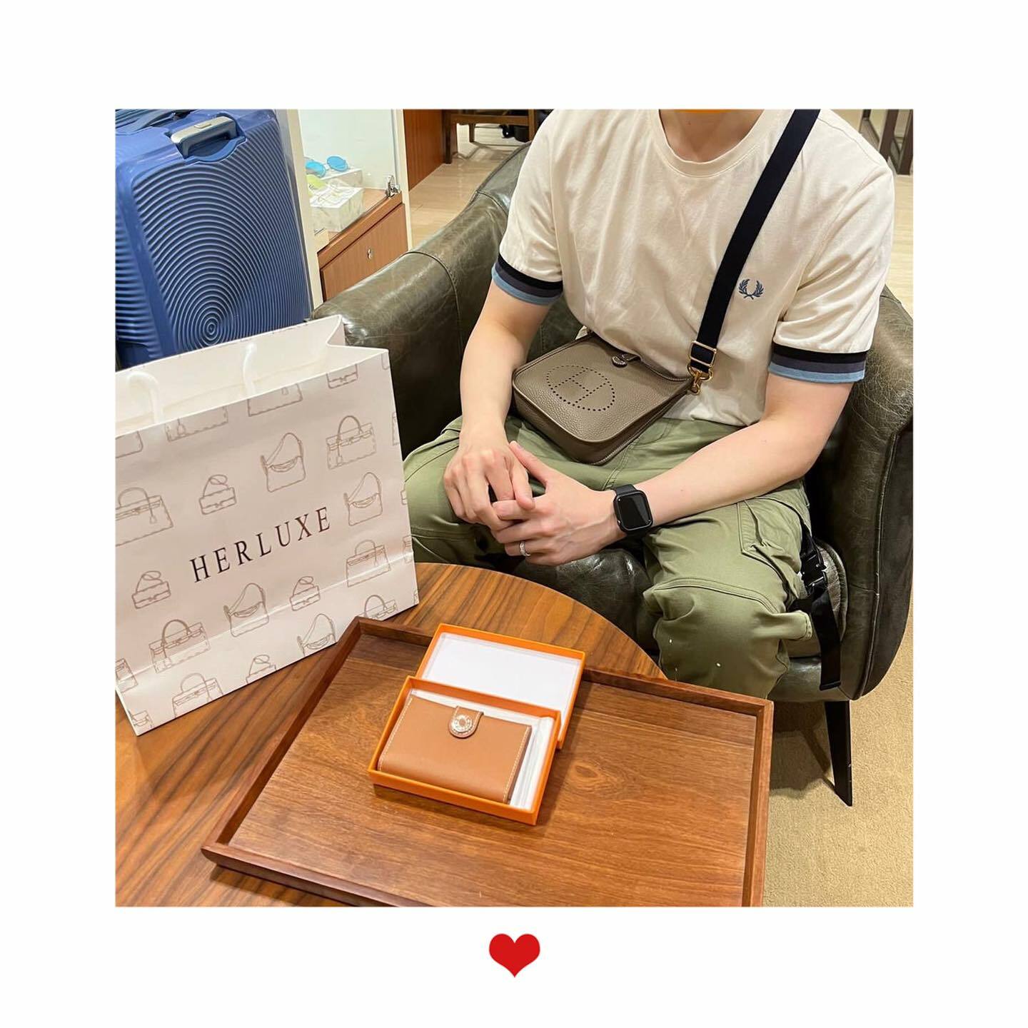 型男先生來pick up card holder🎉 係送比朋友嘅禮物🎁 在HERLUXE買到心儀款式感到滿意🫰多謝你哋嘅支持🫶